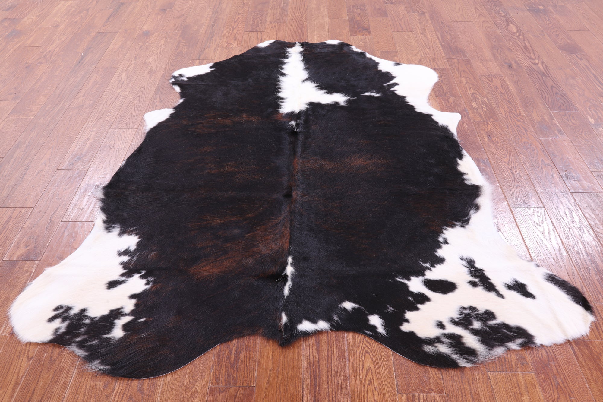 Natural Hair-On Cowhide Rug - 6' 6" X 5' 10" - Golden Nile