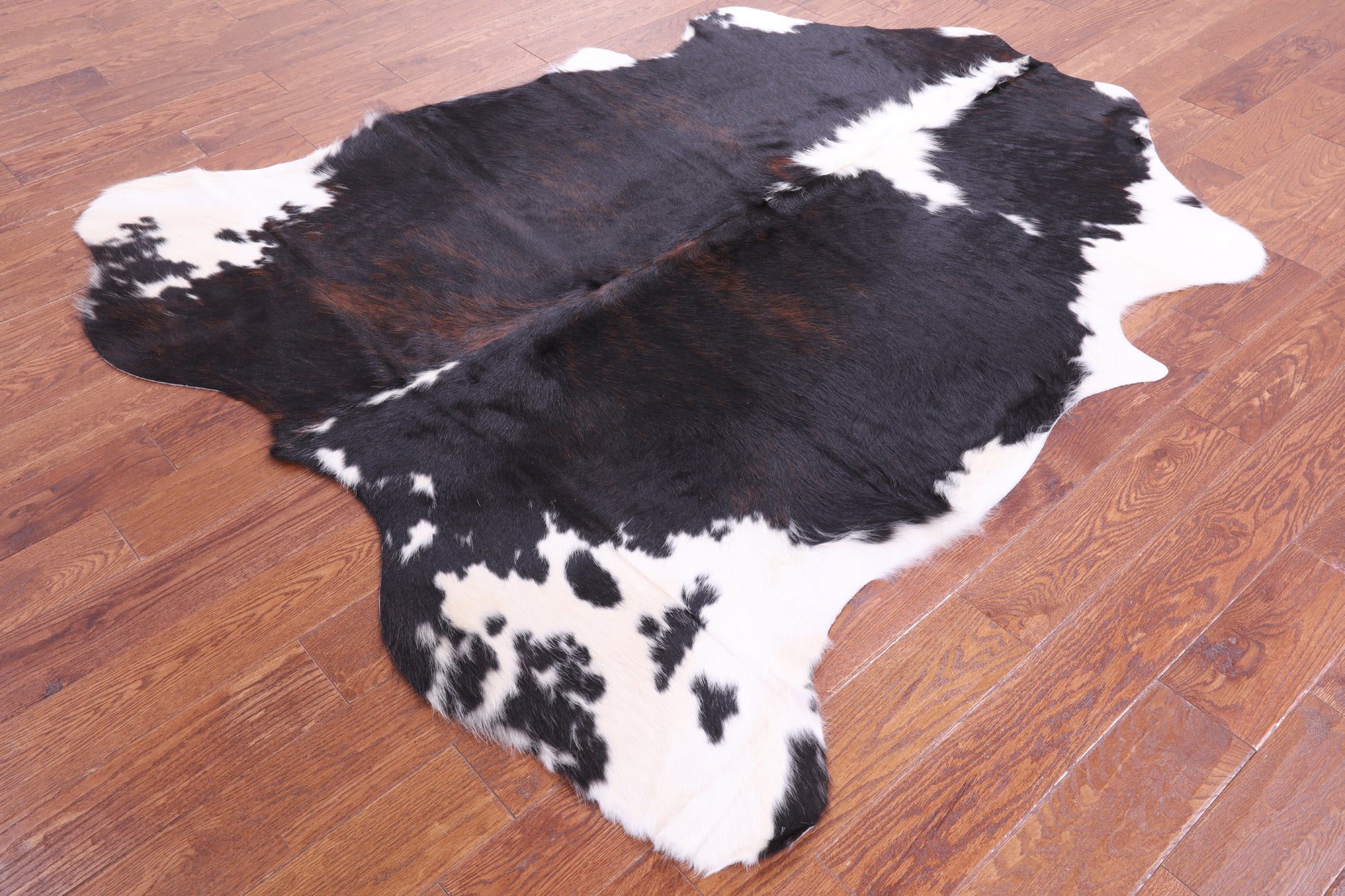 Natural Hair-On Cowhide Rug - 6' 6" X 5' 10" - Golden Nile