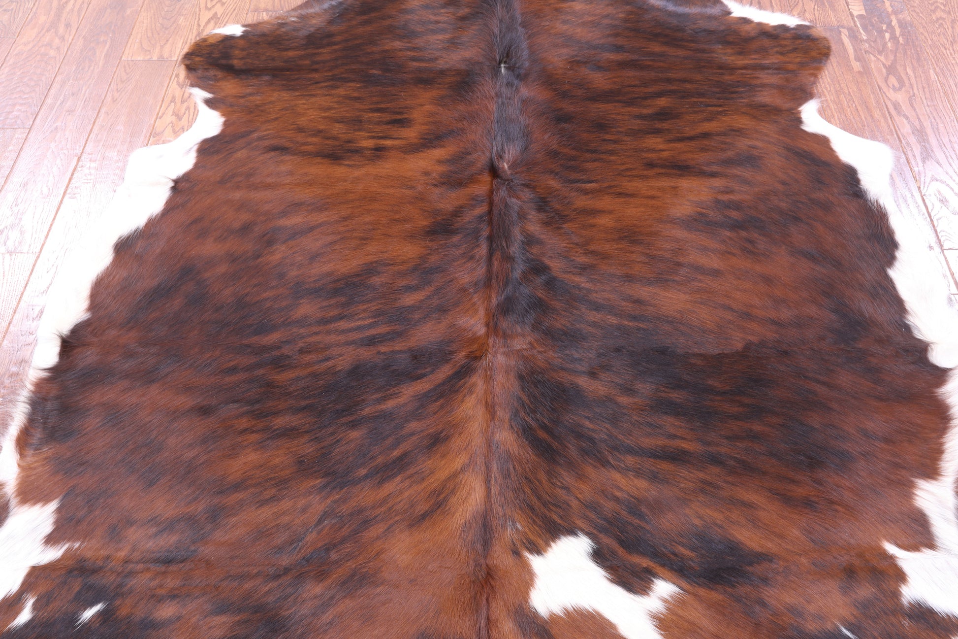 Natural Hair-On Cowhide Rug - 7' 1" X 6' 2" - Golden Nile