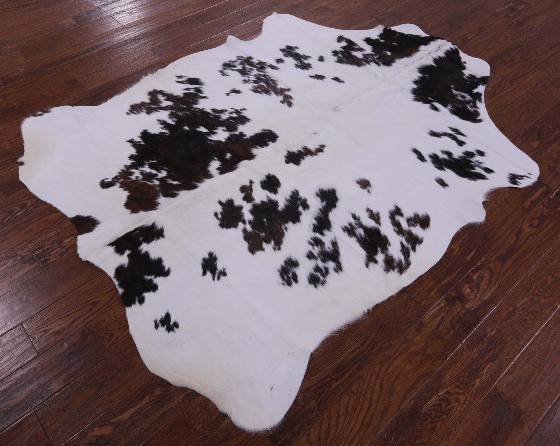 Natural Hair-On Cowhide Rug - 6' 8" X 5' 3" - Golden Nile
