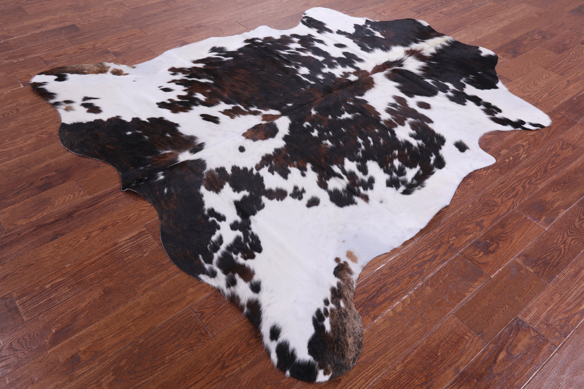 Natural Hair-On Cowhide Rug - 7' 1" X 6' 10" - Golden Nile