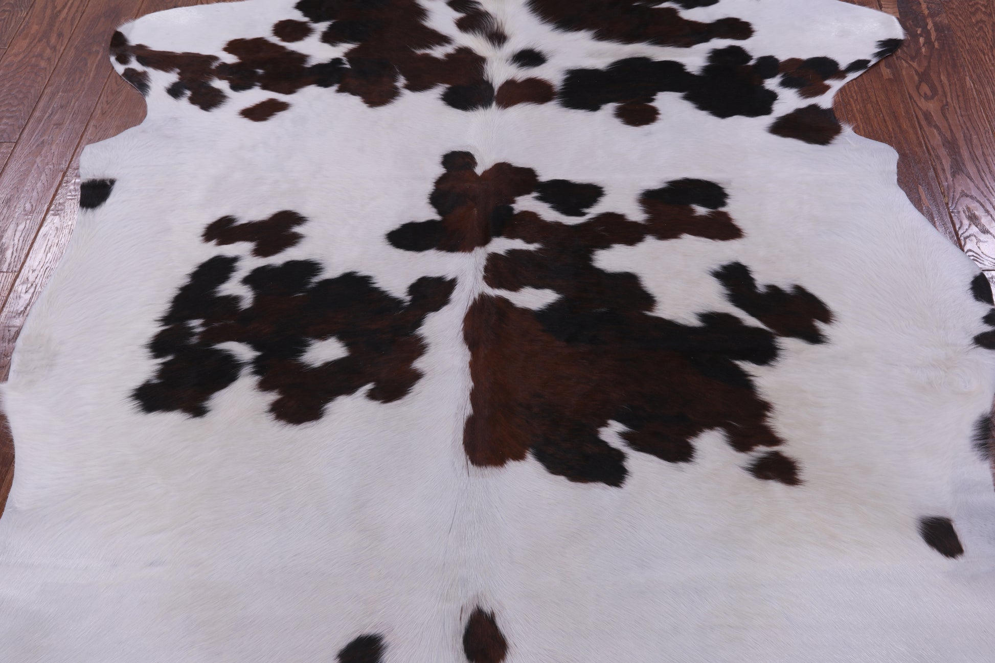 Natural Hair-On Cowhide Rug - 6' 11" X 5' 10" - Golden Nile