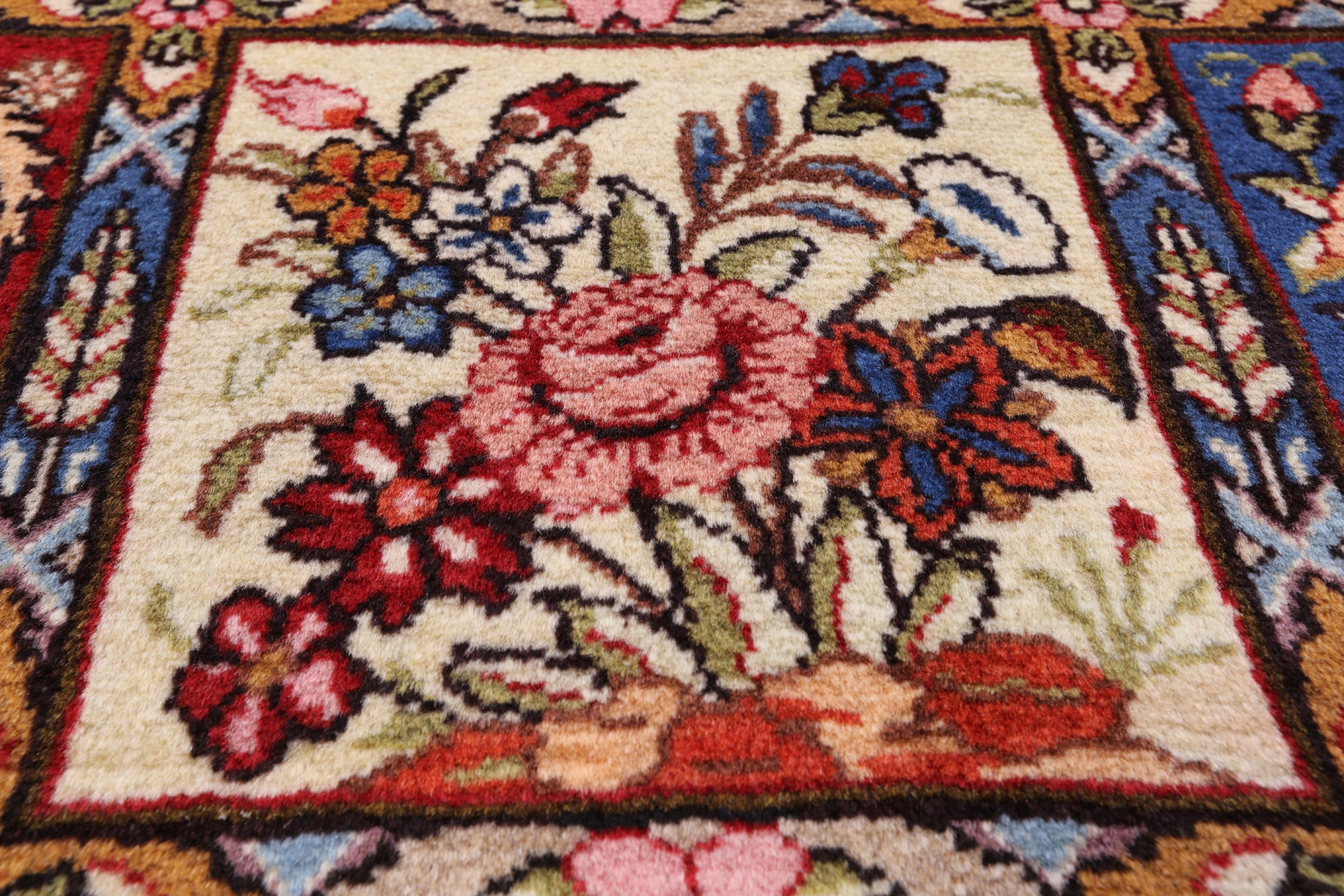 Authentic Persian Hand Knotted Wool Rug - 9' 10" X 13' 7" - Golden Nile