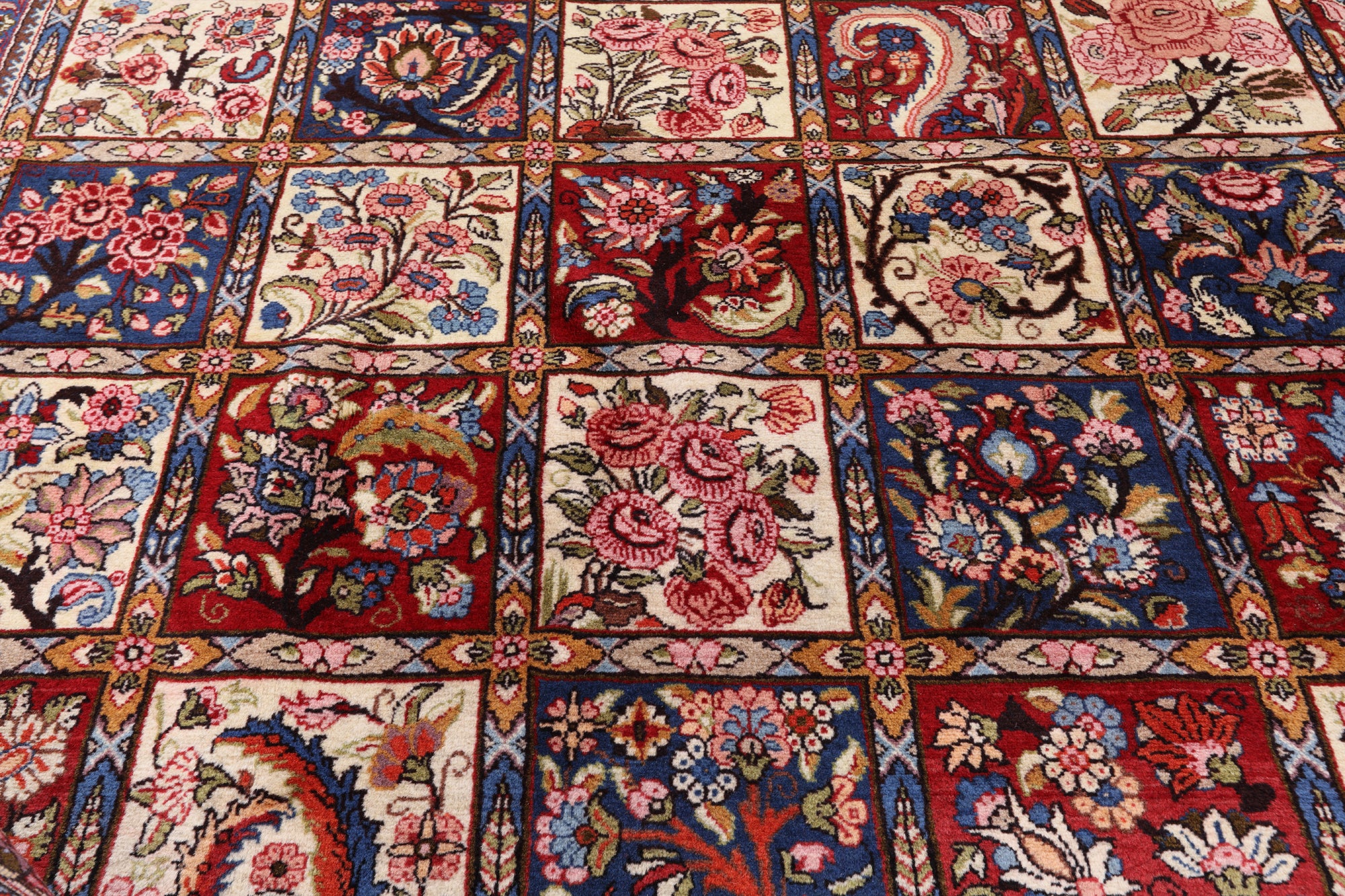 Authentic Persian Hand Knotted Wool Rug - 9' 10" X 13' 7" - Golden Nile