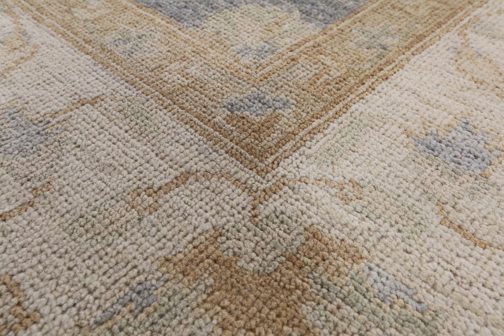 Peshawar Hand Knotted Wool Rug - 6' 2" X 9' 0" - Golden Nile