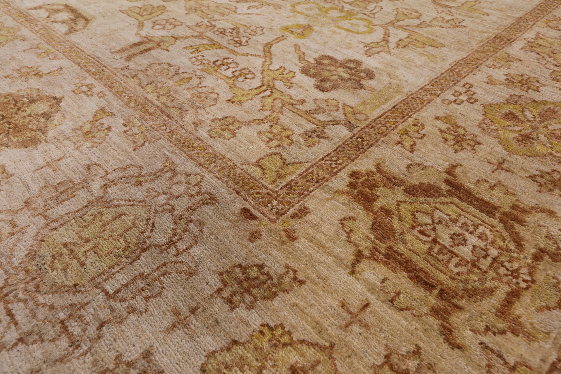 Ivory Chobi Peshawar Handmade Wool Rug - 6' 0" X 8' 8" - Golden Nile