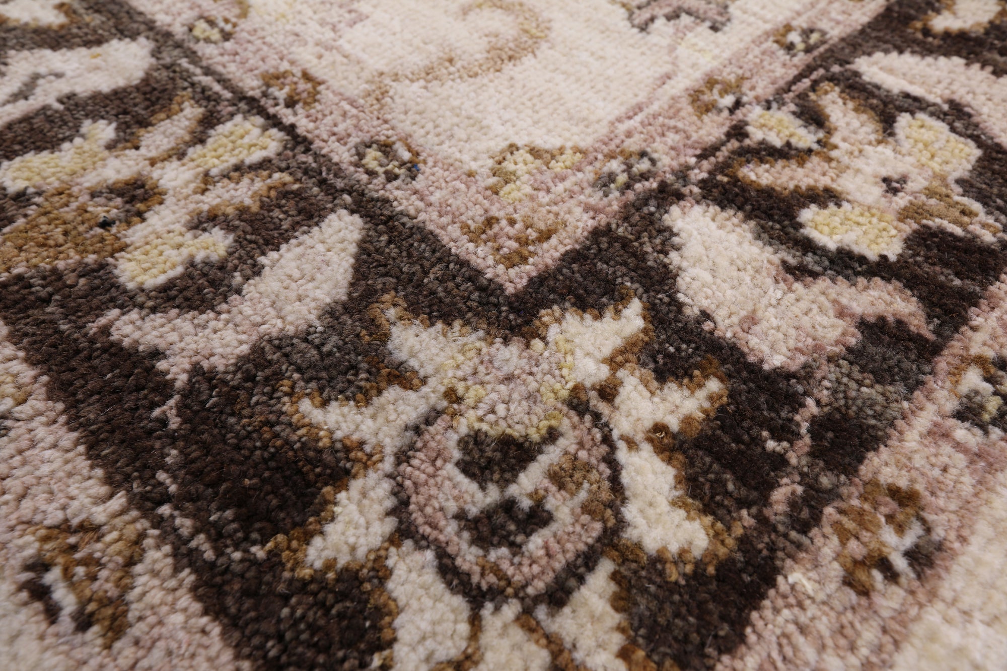 Ivory Peshawar Hand Knotted Wool Runner Rug - 2' 7" X 10' 4" - Golden Nile