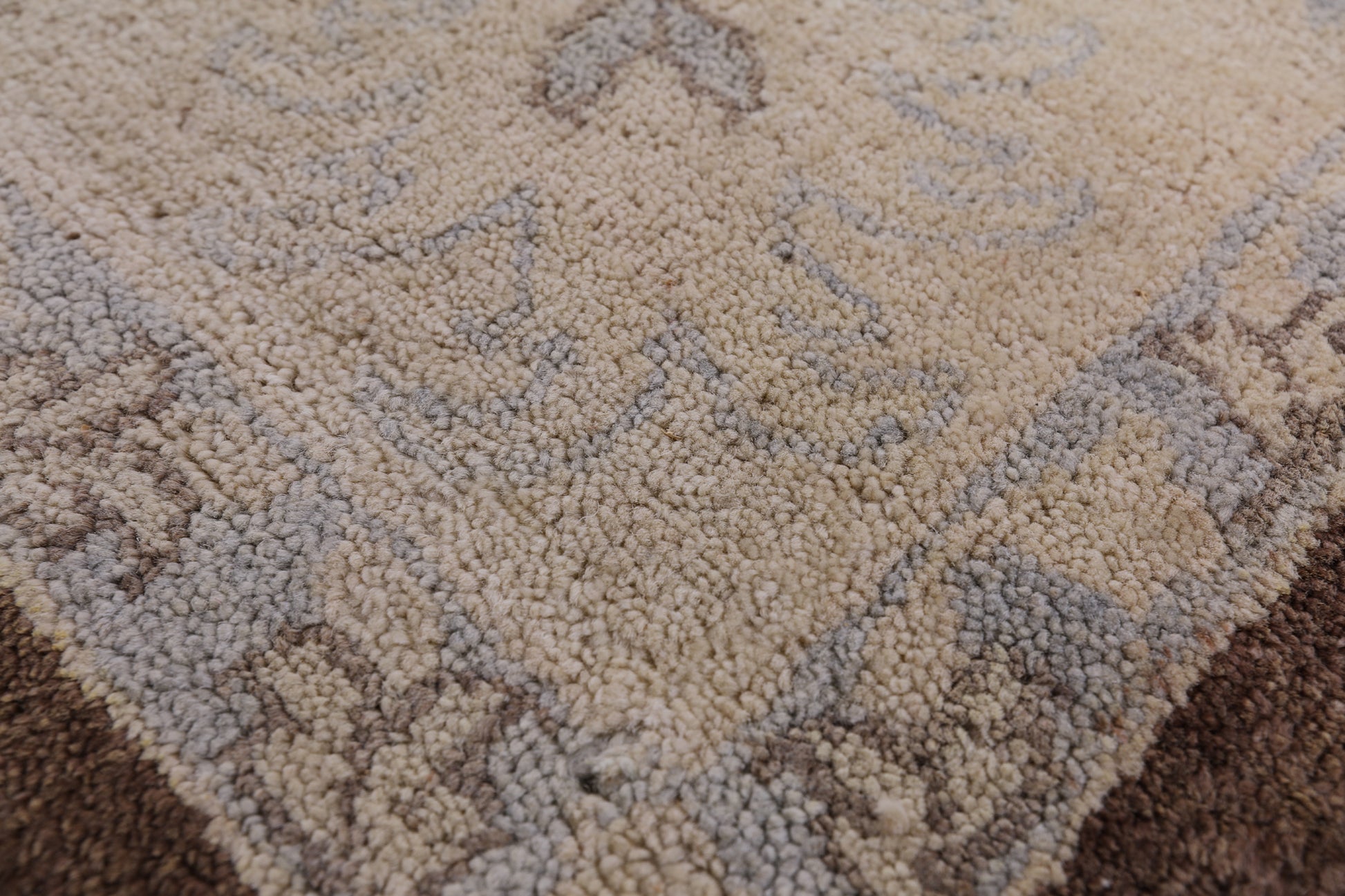 Brown Peshawar Hand Knotted Wool Area Rug - 4' 10" X 6' 10" - Golden Nile