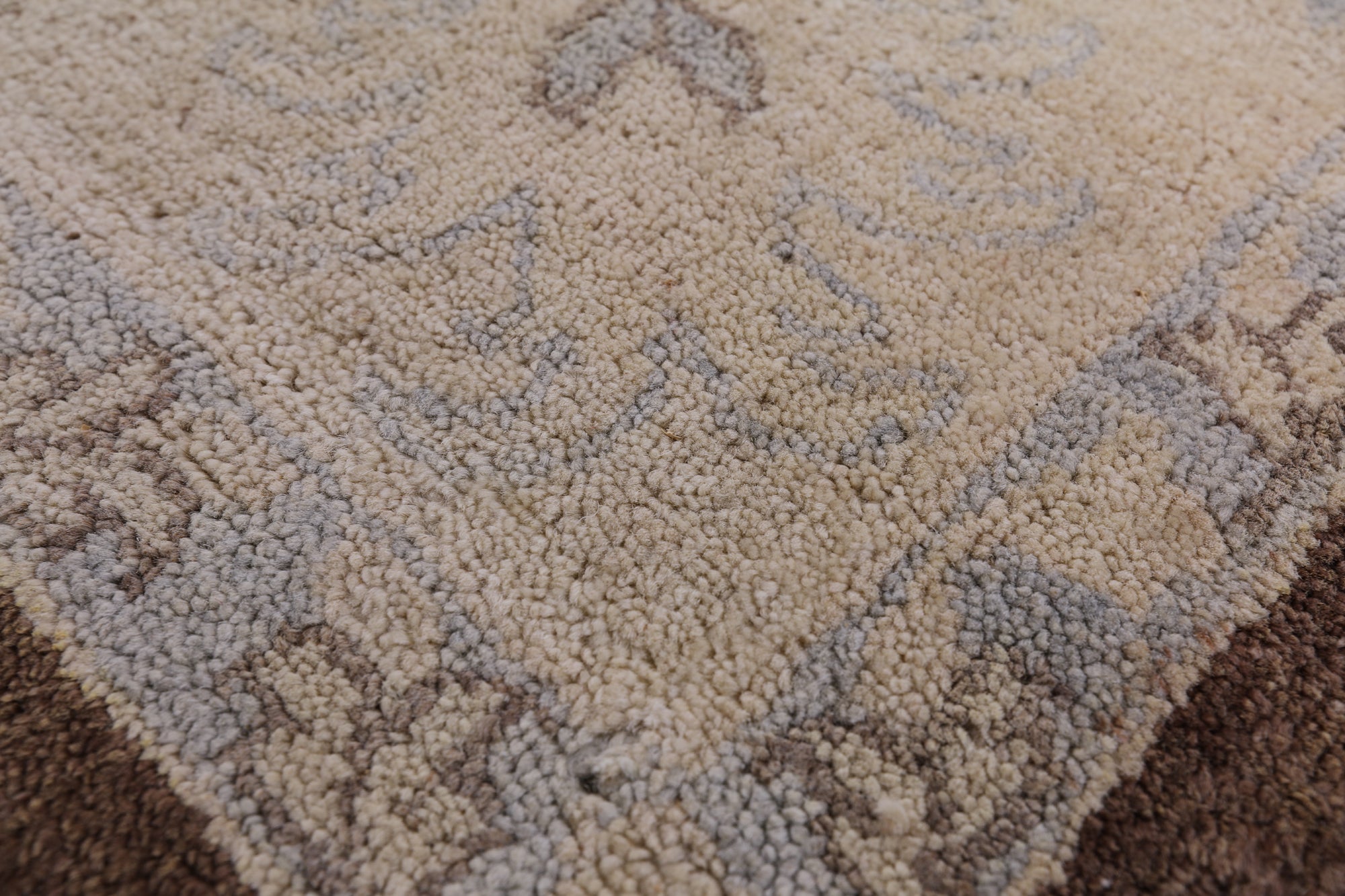 Brown Peshawar Hand Knotted Wool Area Rug - 4' 10" X 6' 10" - Golden Nile