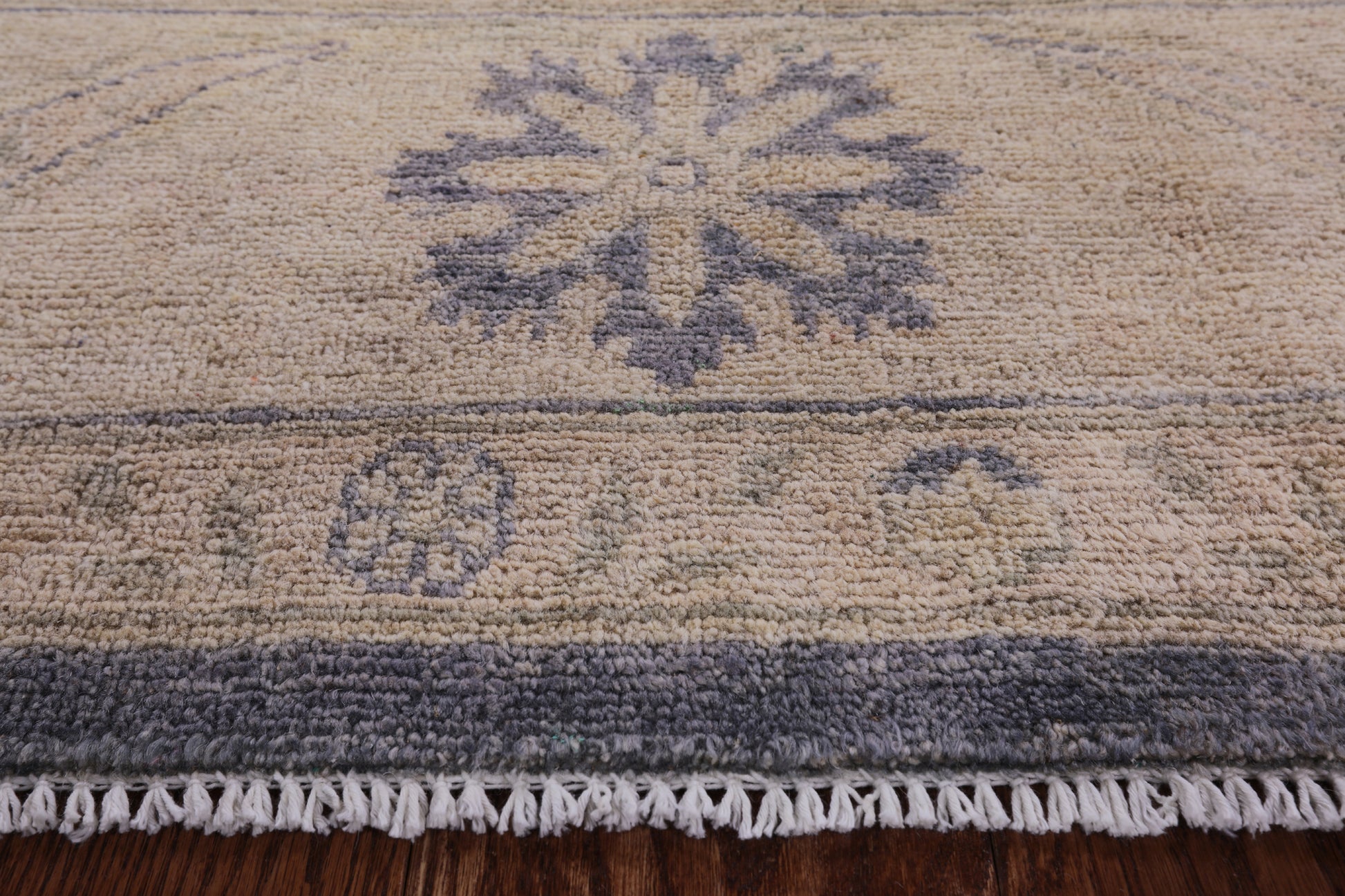 Peshawar Hand Knotted Wool Rug - 7' 10" X 9' 10" - Golden Nile
