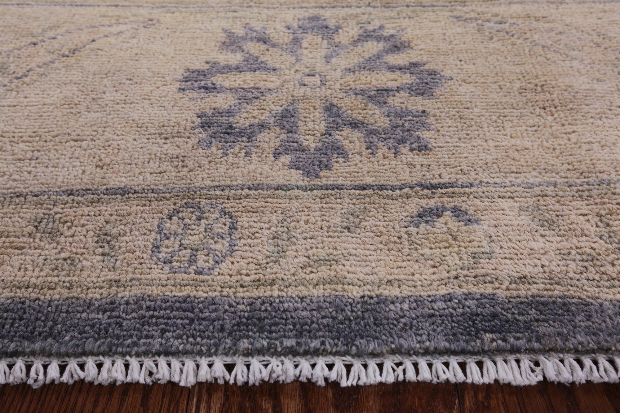 Peshawar Hand Knotted Wool Rug - 7' 10" X 9' 10" - Golden Nile