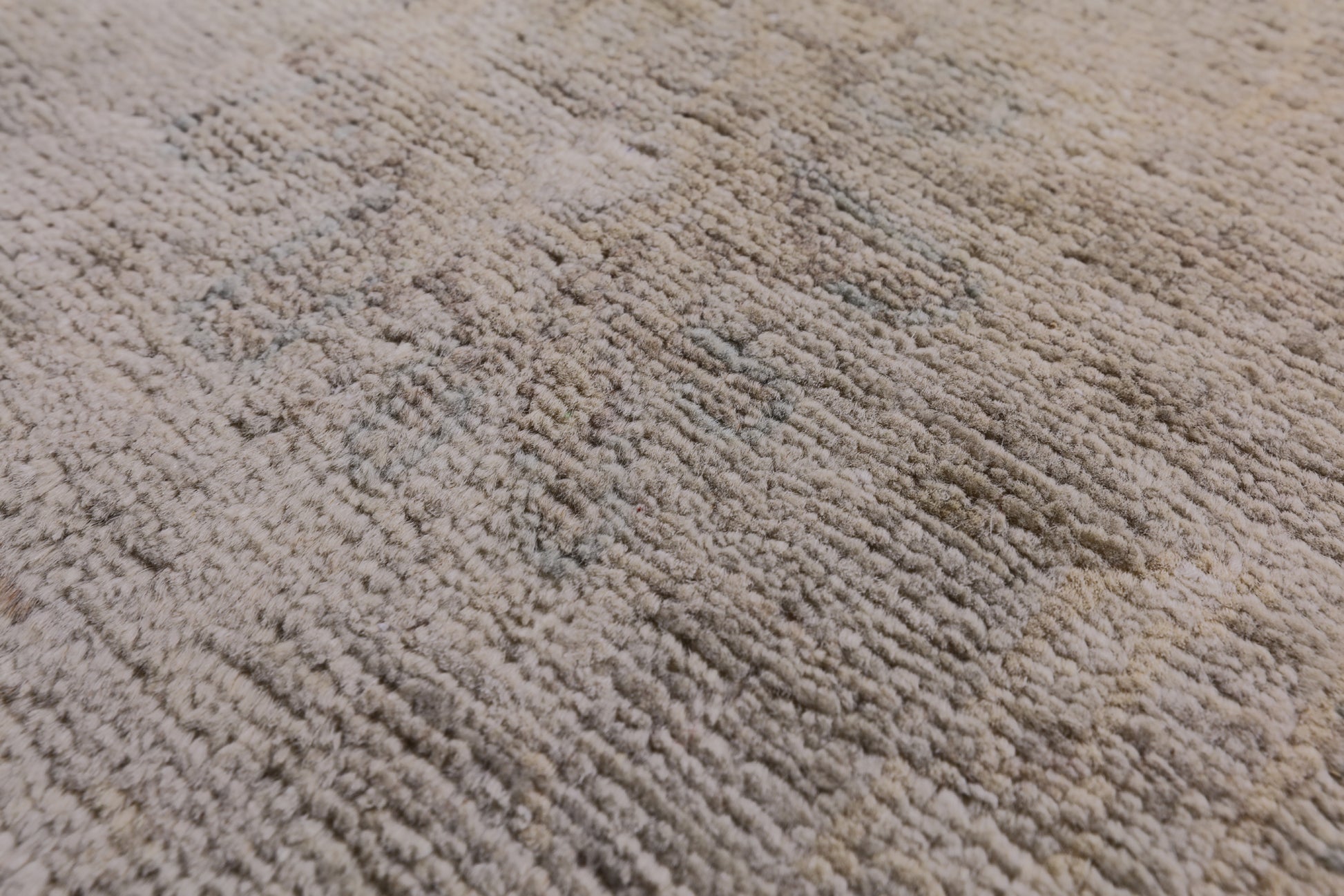 Ivory Antiqued Peshawar Hand Knotted Wool Rug - 8' 2" X 9' 7" - Golden Nile