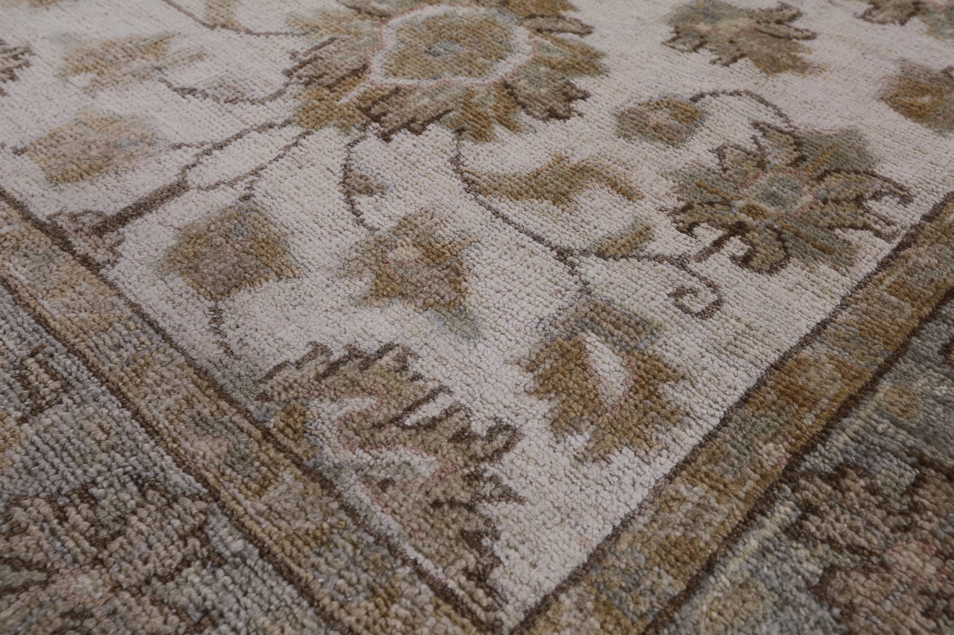 Ivory Chobi Peshawar Handmade Runner - 2' 7" X 9' 9" - Golden Nile