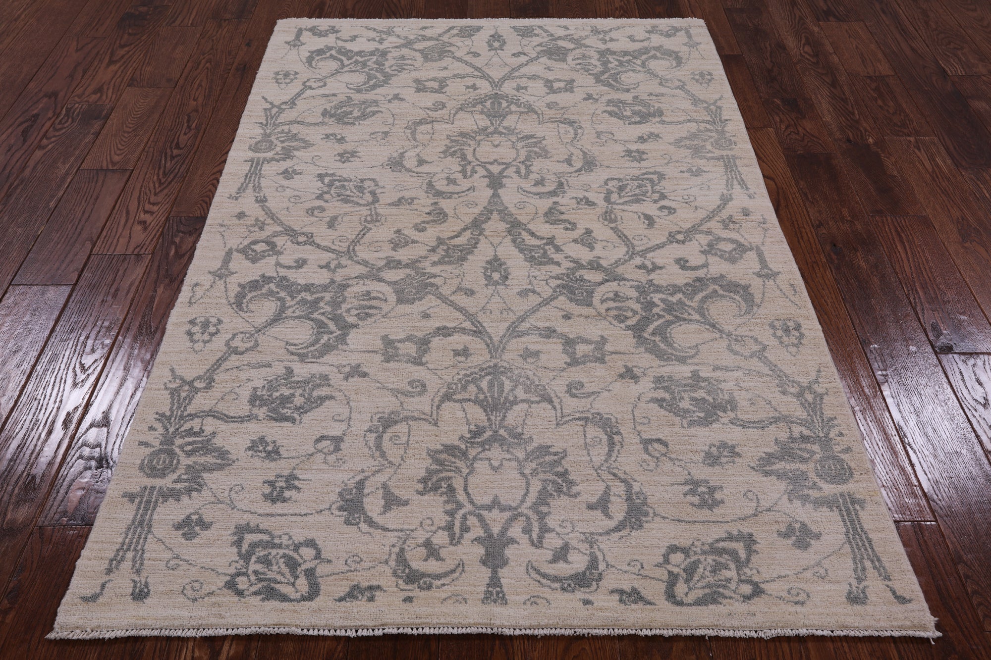 Ivory Peshawar Hand Knotted Wool Area Rug - 4' 2" X 6' 4" - Golden Nile