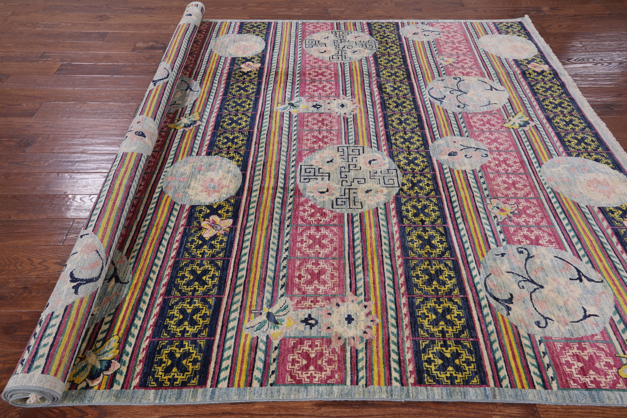 Modern Handmade Wool Area Rug - 7' 10" X 10' 2" - Golden Nile