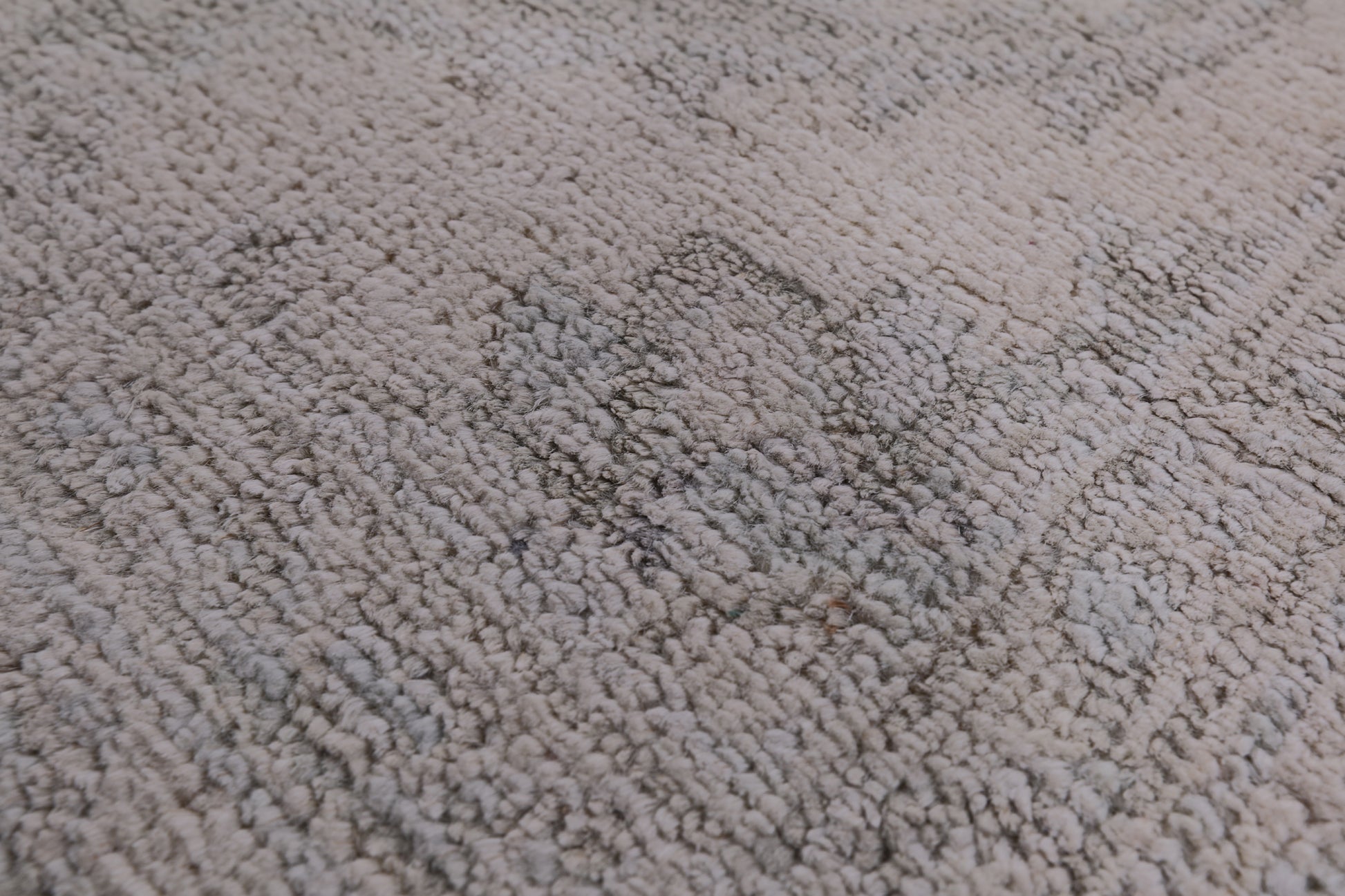 Ivory Persian Washed Out Handmade Area Rug - 4' 0" X 6' 2" - Golden Nile