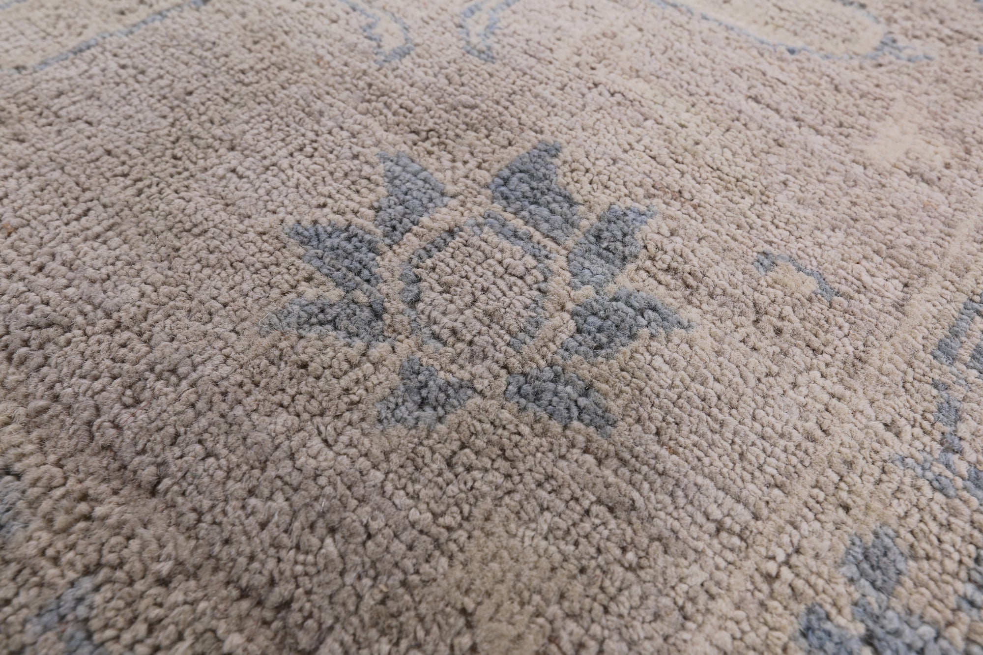 Persian White Wash Hand Knotted Rug - 6' 1" X 9' 2" - Golden Nile