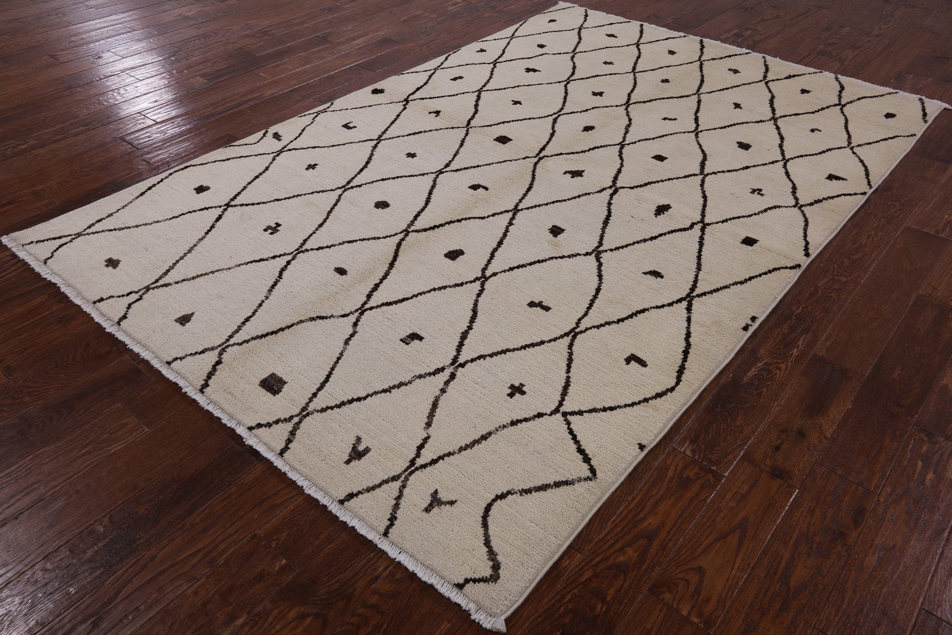 Ivory Tribal Moroccan Hand Knotted Area Rug - 6' 0" X 9' 1" - Golden Nile