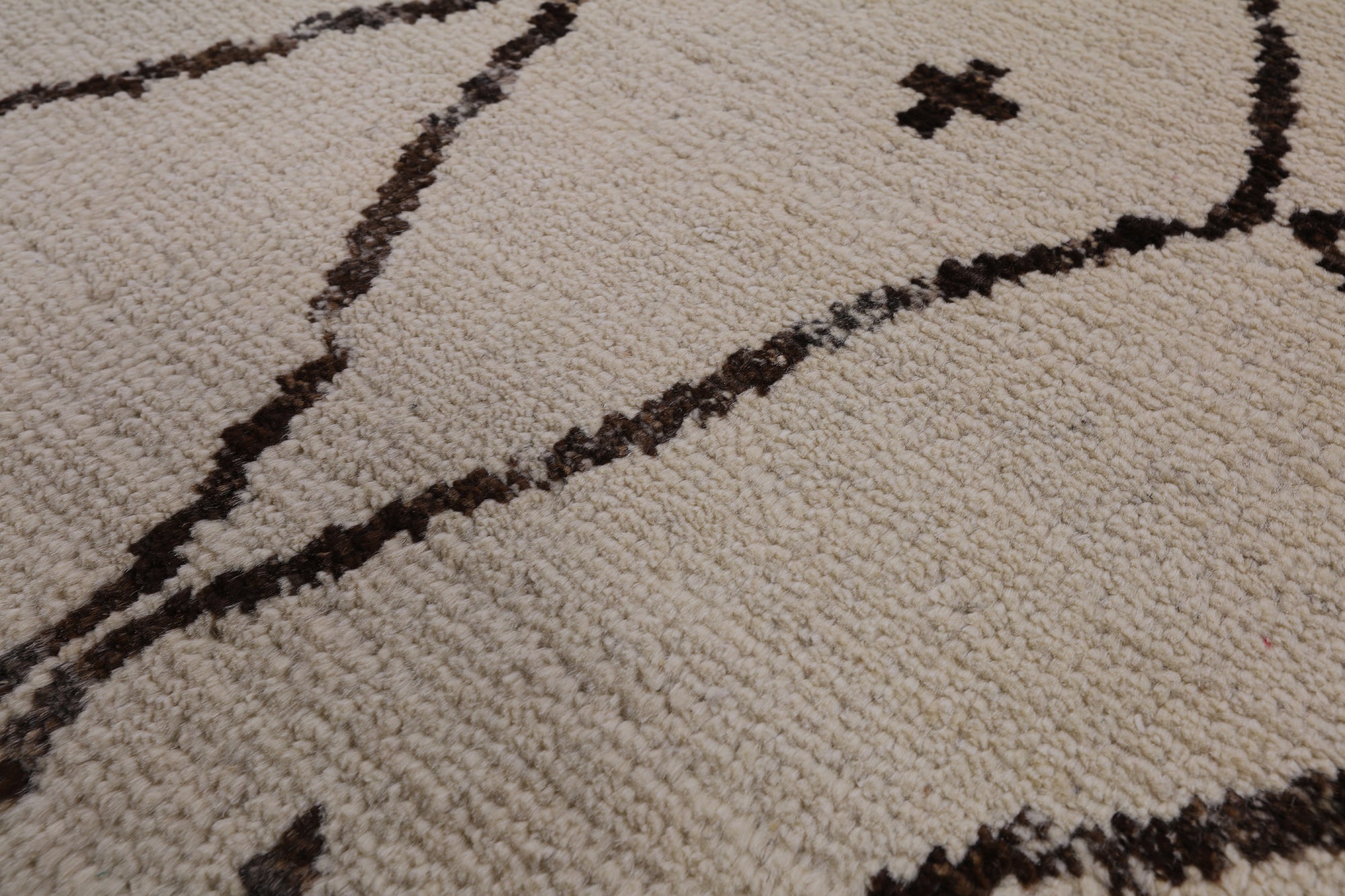 Ivory Tribal Moroccan Hand Knotted Area Rug - 6' 0" X 9' 1" - Golden Nile