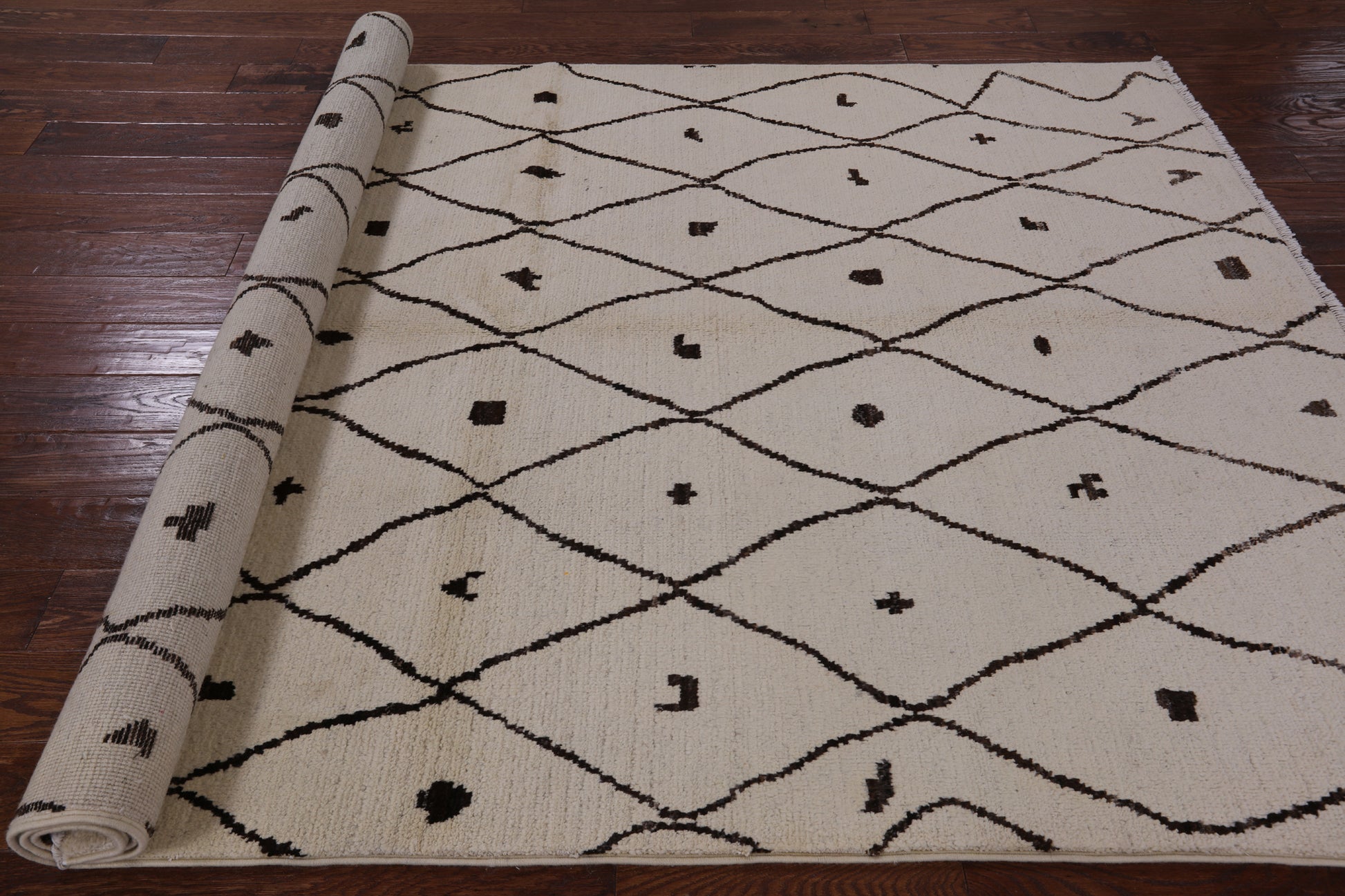 Ivory Tribal Moroccan Hand Knotted Area Rug - 6' 0" X 9' 1" - Golden Nile