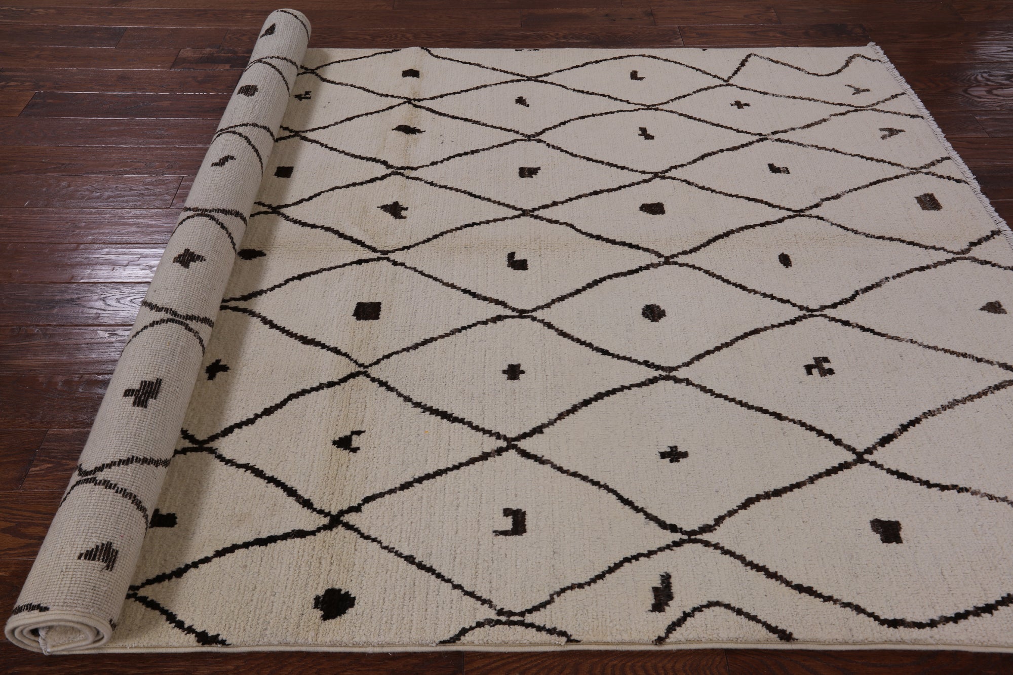 Ivory Tribal Moroccan Hand Knotted Area Rug - 6' 0" X 9' 1" - Golden Nile