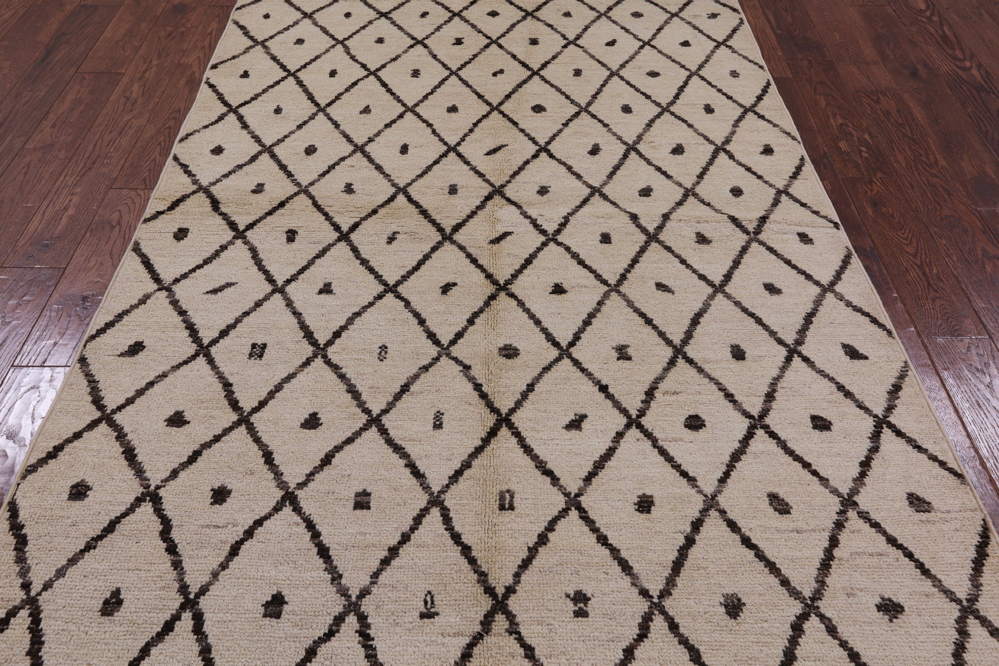 Ivory Tribal Moroccan Hand Knotted Area Rug - 5' 0" X 8' 3" - Golden Nile