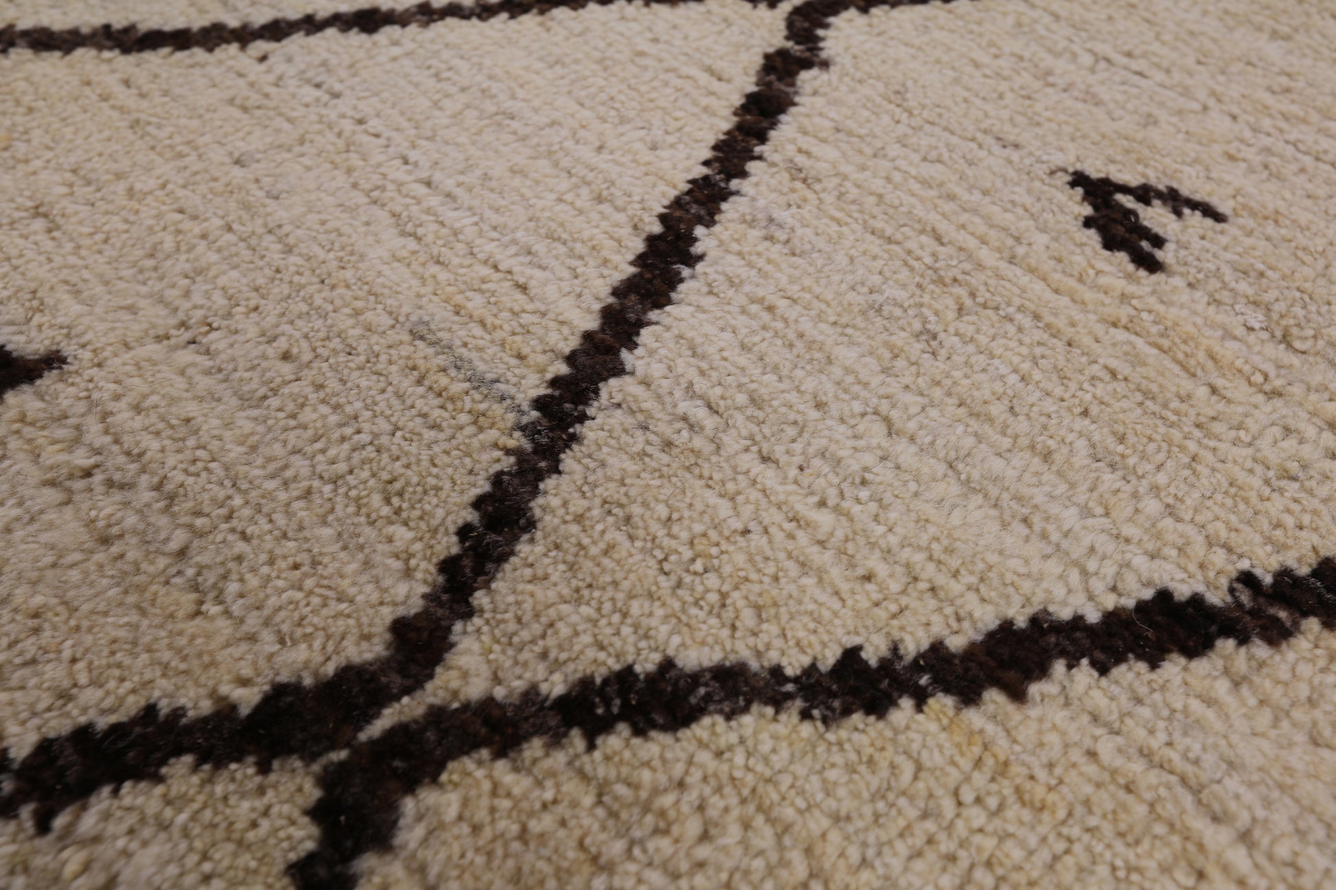 Ivory Tribal Moroccan Hand Knotted Wool Rug - 6' 0" X 9' 2" - Golden Nile