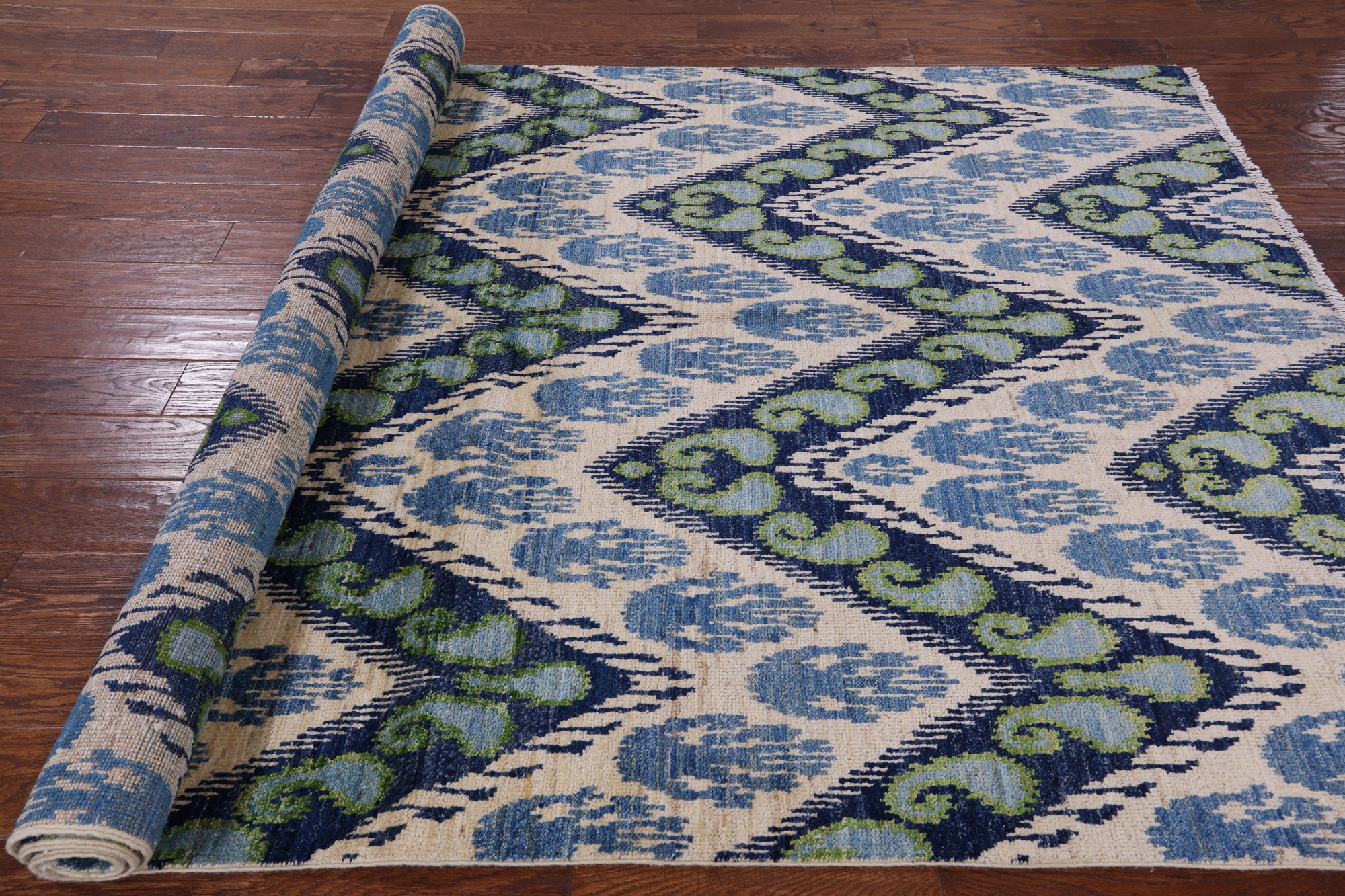 Ikat Hand Knotted Wool Rug - 6' 0" X 8' 10" - Golden Nile