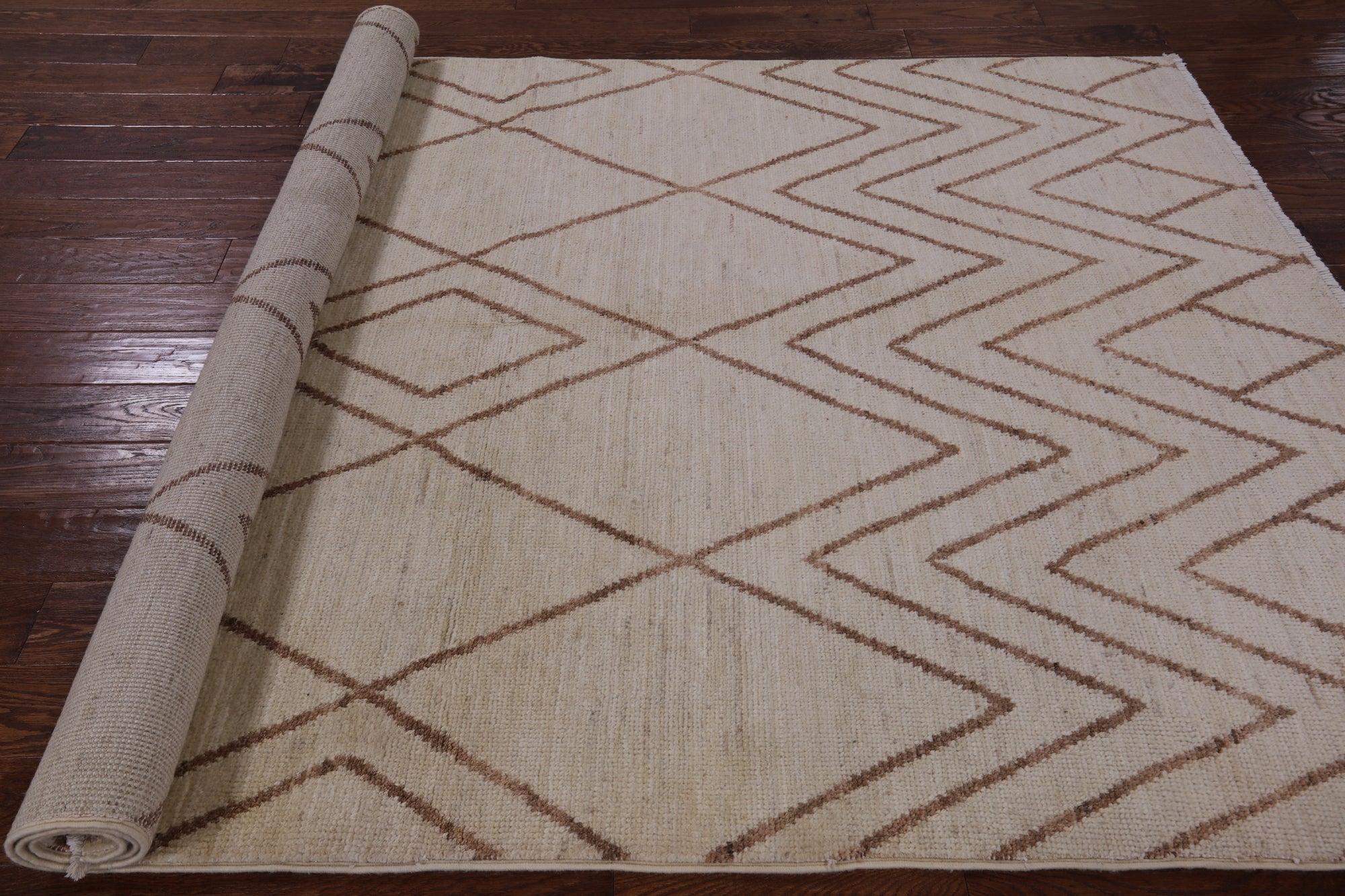Ivory Moroccan Hand Knotted Area Rug - 6' 1" X 9' 1" - Golden Nile