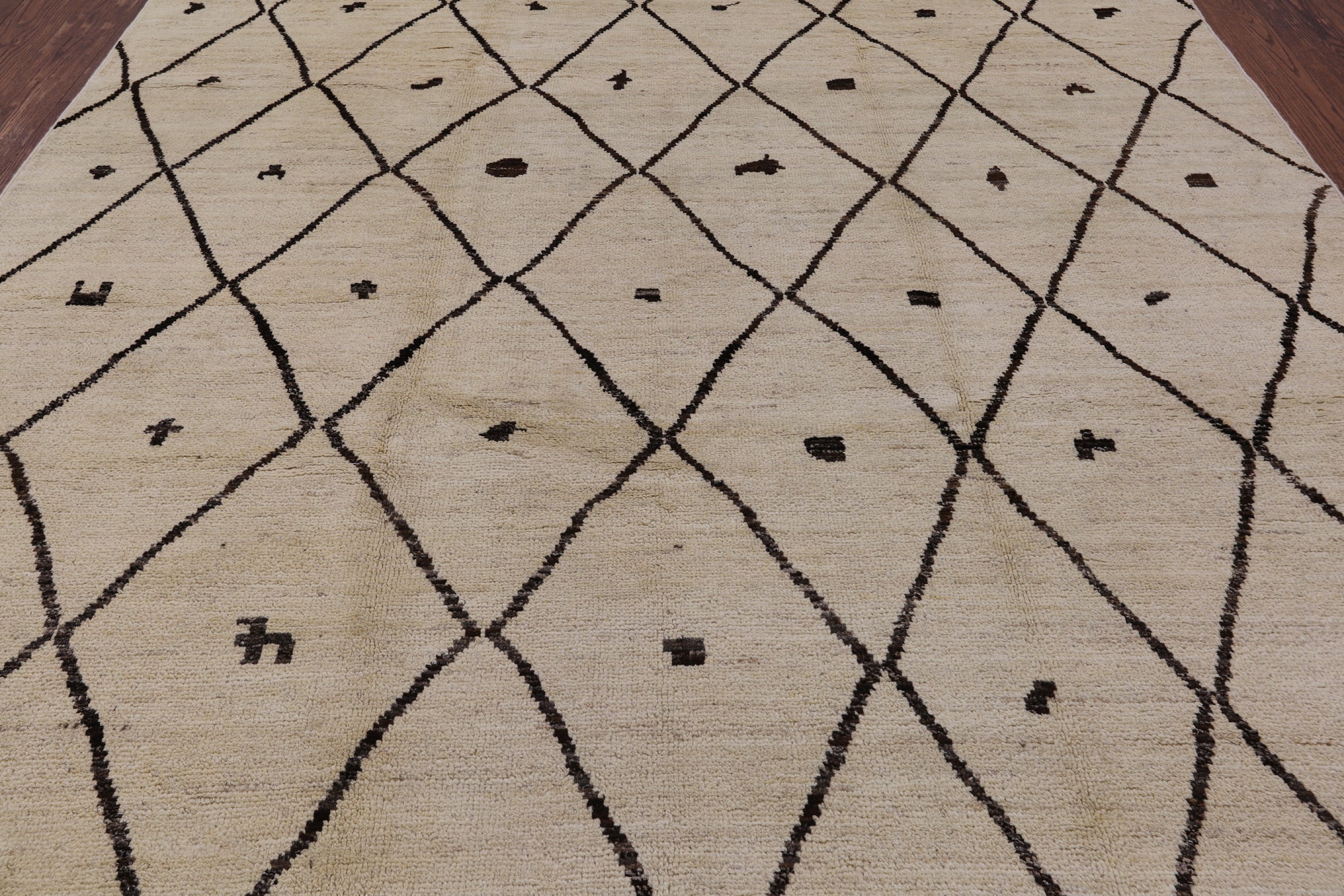 Ivory Moroccan Handmade Wool Rug - 7' 10" X 10' 2" - Golden Nile