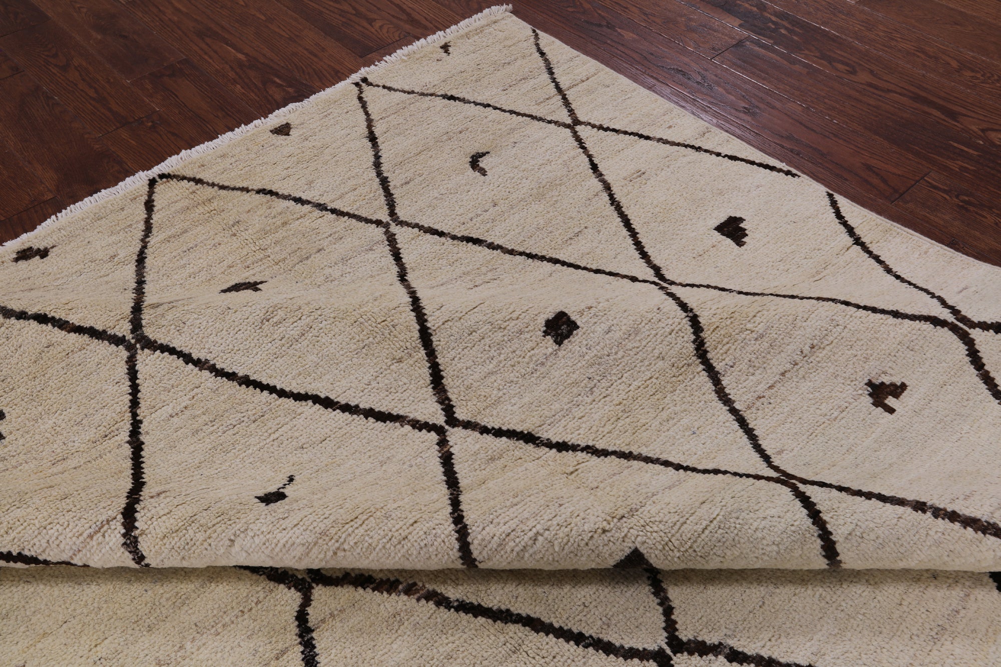 Ivory Moroccan Handmade Wool Rug - 7' 10" X 10' 2" - Golden Nile