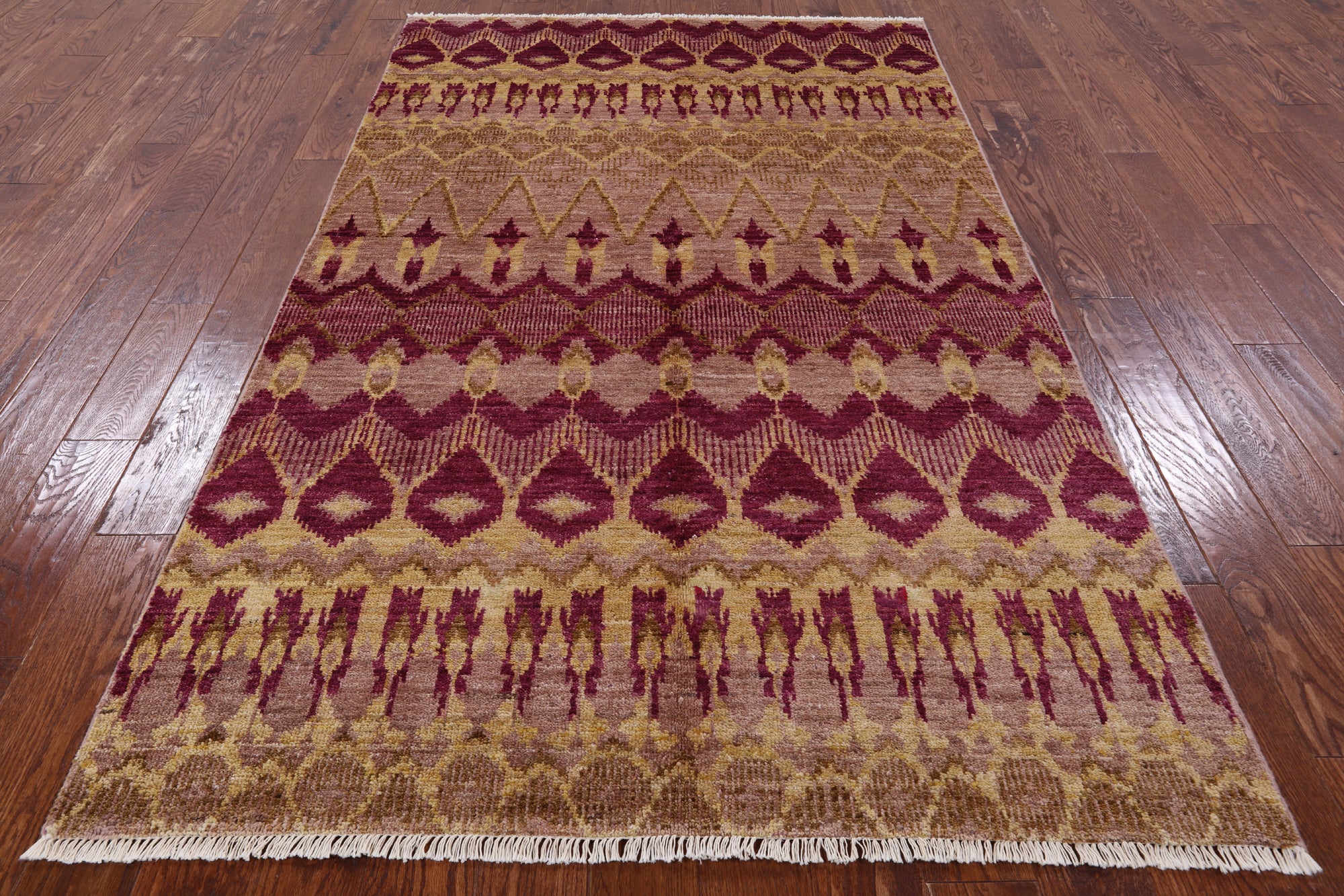 Ikat Handmade Area Rug - 4' 10" X 8' 3" - Golden Nile