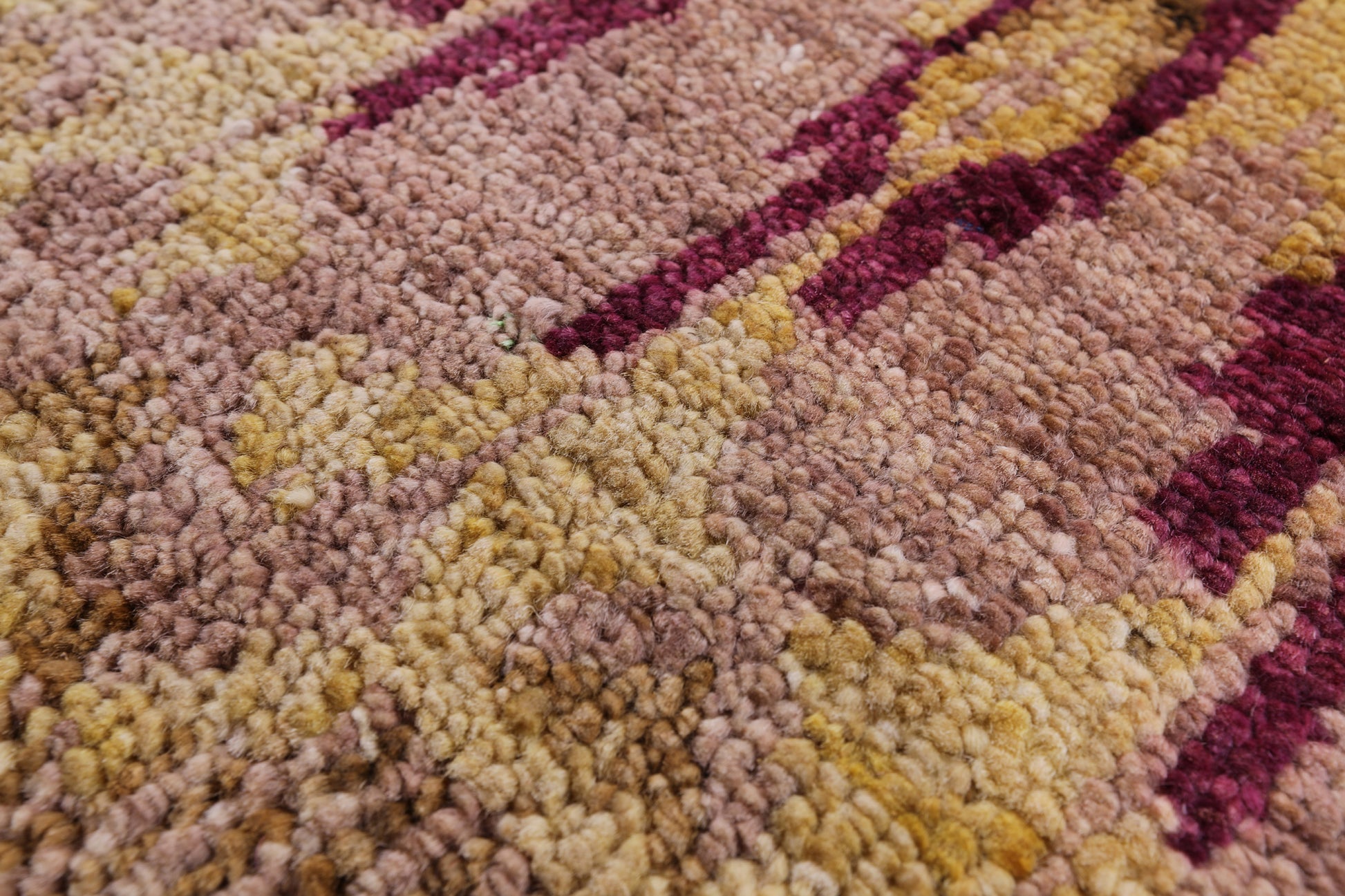 Ikat Handmade Area Rug - 4' 10" X 8' 3" - Golden Nile