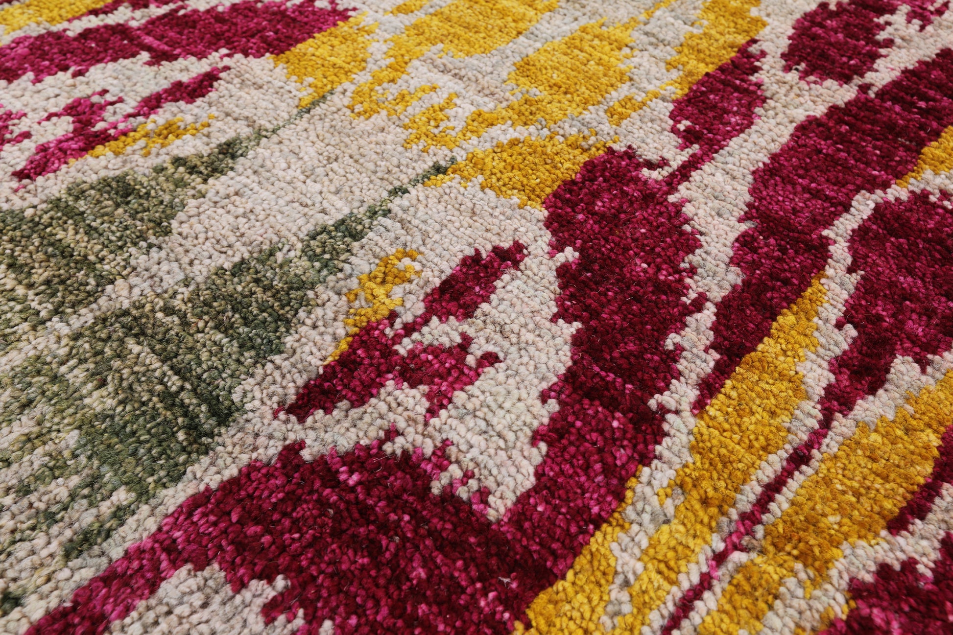 Ikat Hand Knotted Wool Area Rug - 4' 5" X 7' 0" - Golden Nile