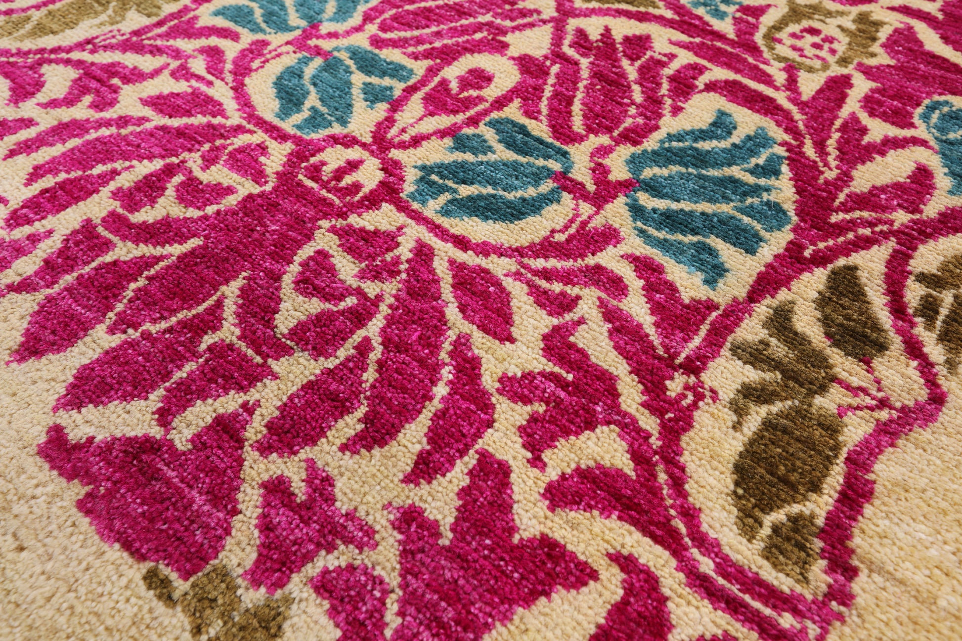Ivory William Morris Handmade Wool Area Rug - 6' 1" X 8' 10" - Golden Nile
