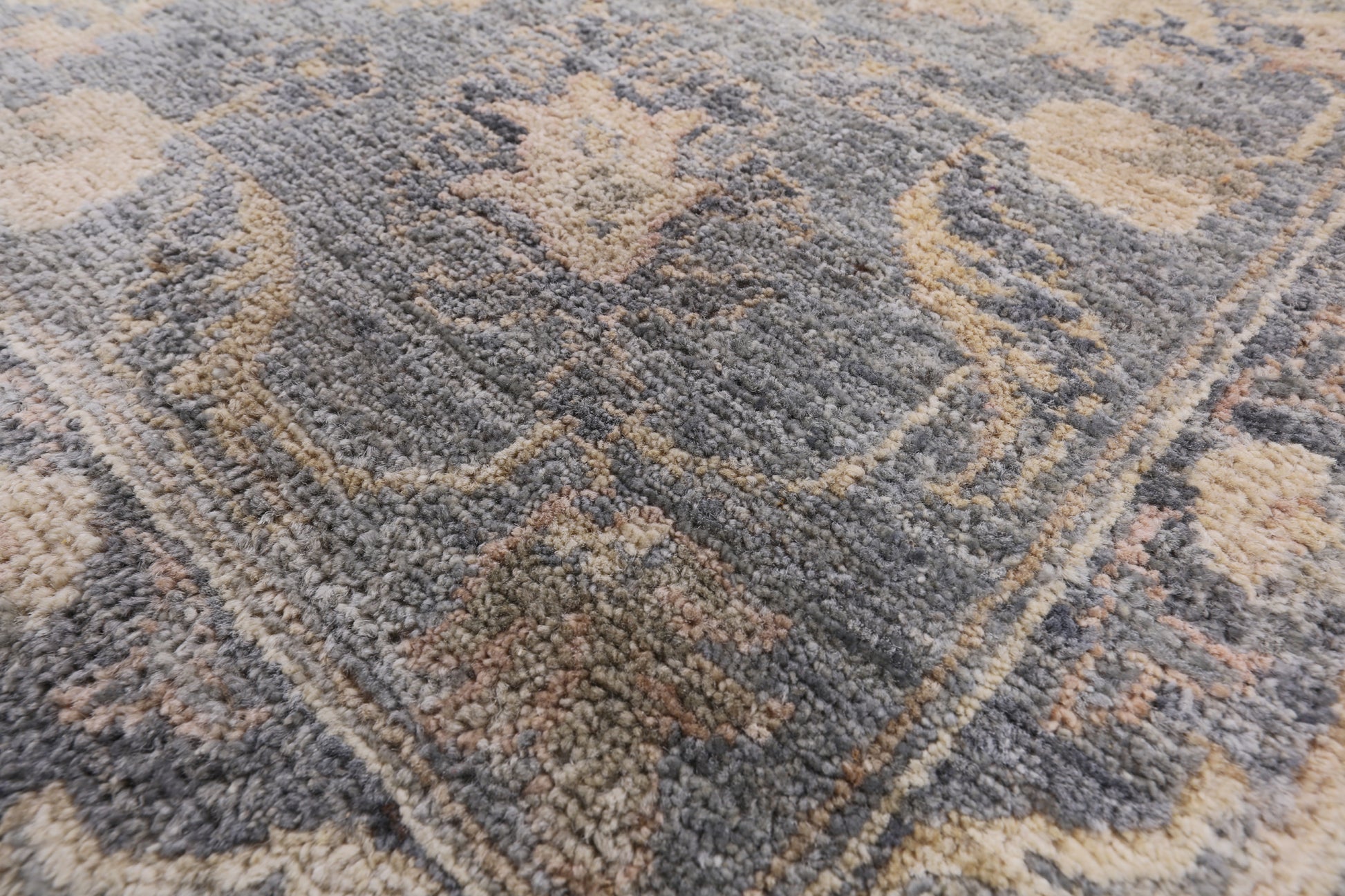 Ivory Peshawar Handmade Wool Rug - 8' 4" X 9' 10" - Golden Nile