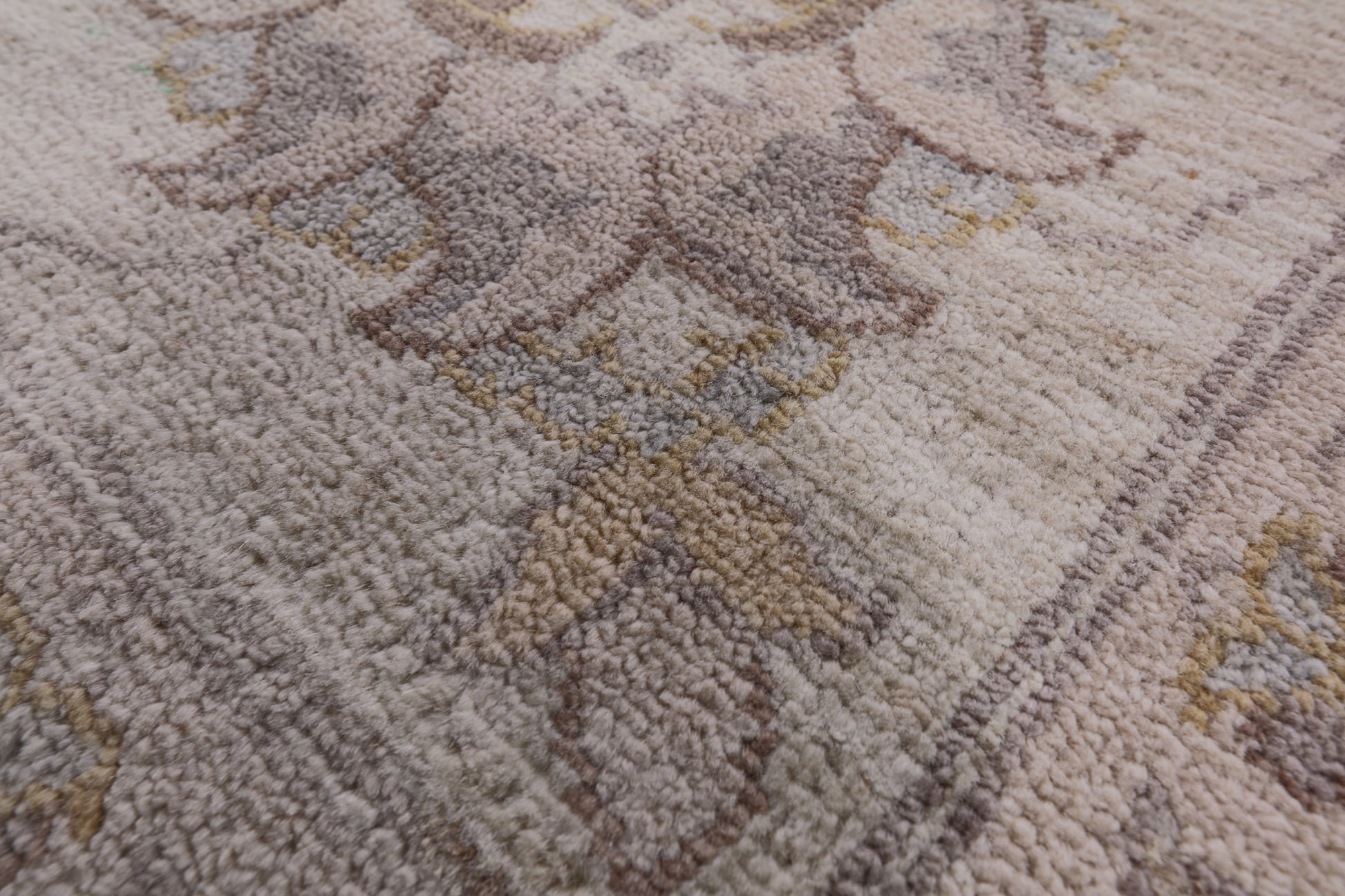 Ivory Peshawar Washed Out Handmade Wool Rug - 8' 2" X 10' 1" - Golden Nile