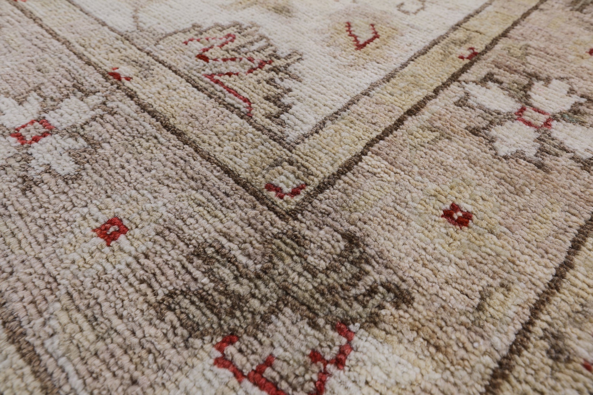 Ivory Peshawar Handmade Wool Runner Rug - 2' 6" X 9' 6" - Golden Nile