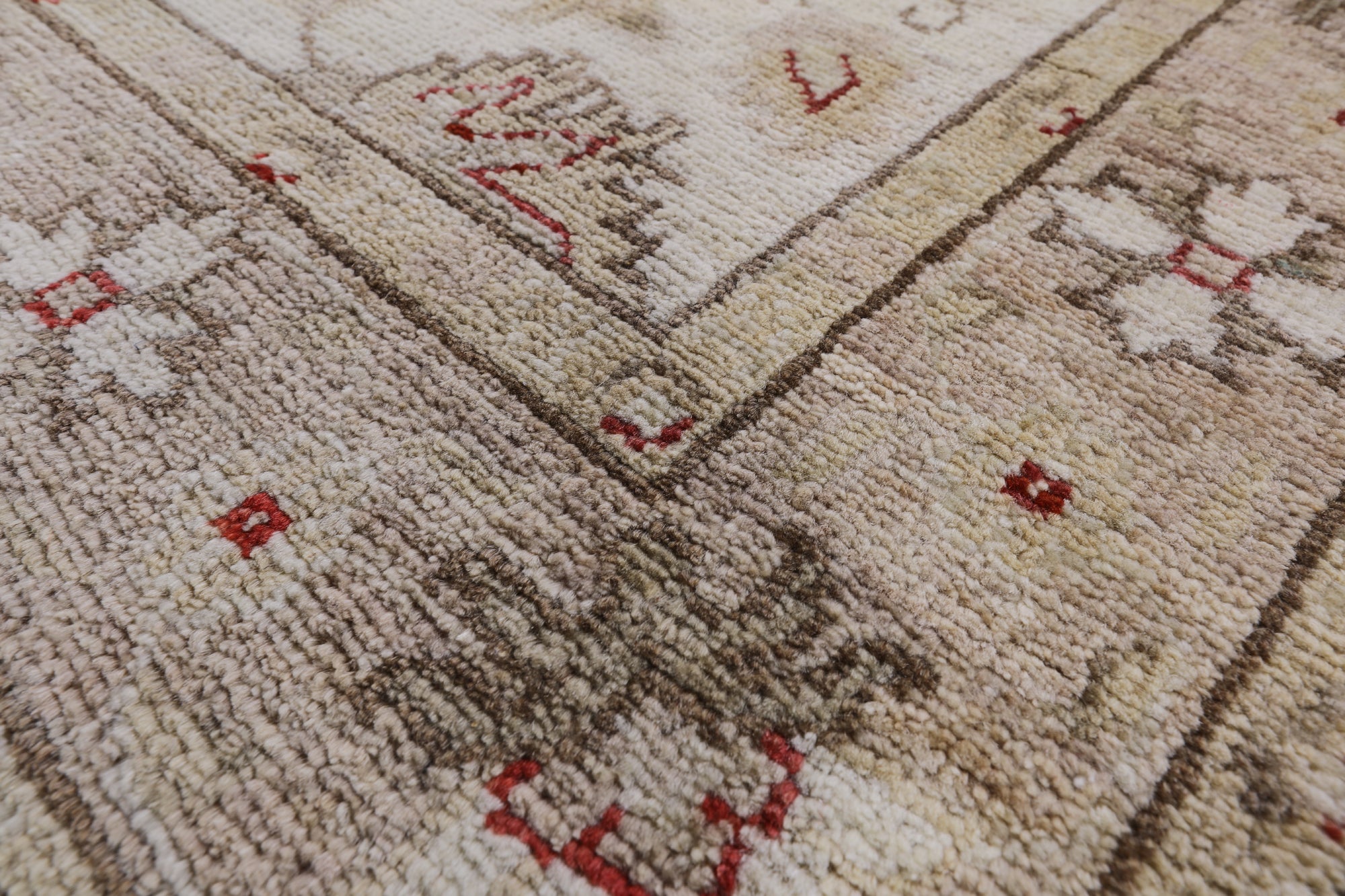 Ivory Peshawar Handmade Wool Runner Rug - 2' 6" X 9' 6" - Golden Nile