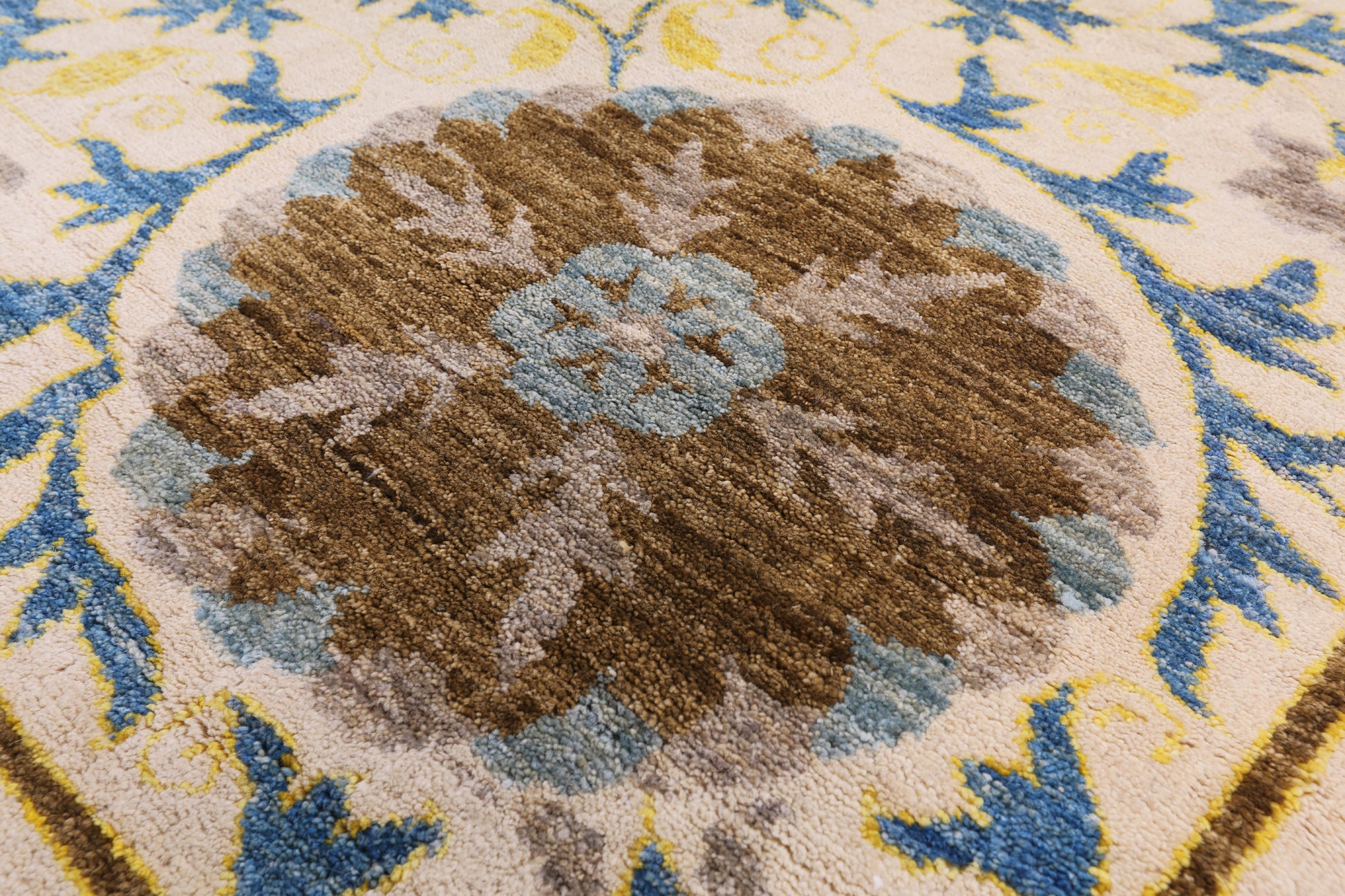 Ivory William Morris Handmade Wool Rug - 8' 1" X 10' 1" - Golden Nile