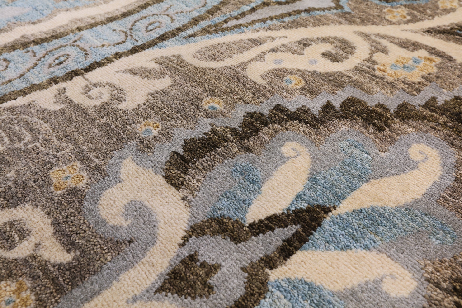 William Morris Hand Knotted Wool Rug - 6' 1" X 9' 4" - Golden Nile