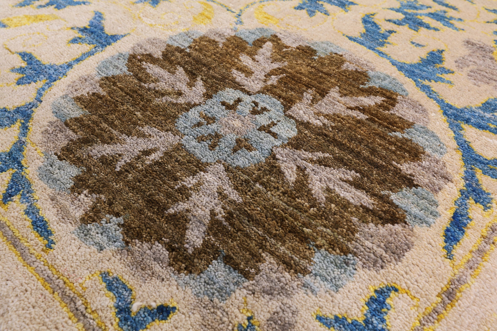Ivory William Morris Hand Knotted Wool Rug - 6' 3" X 8' 5" - Golden Nile