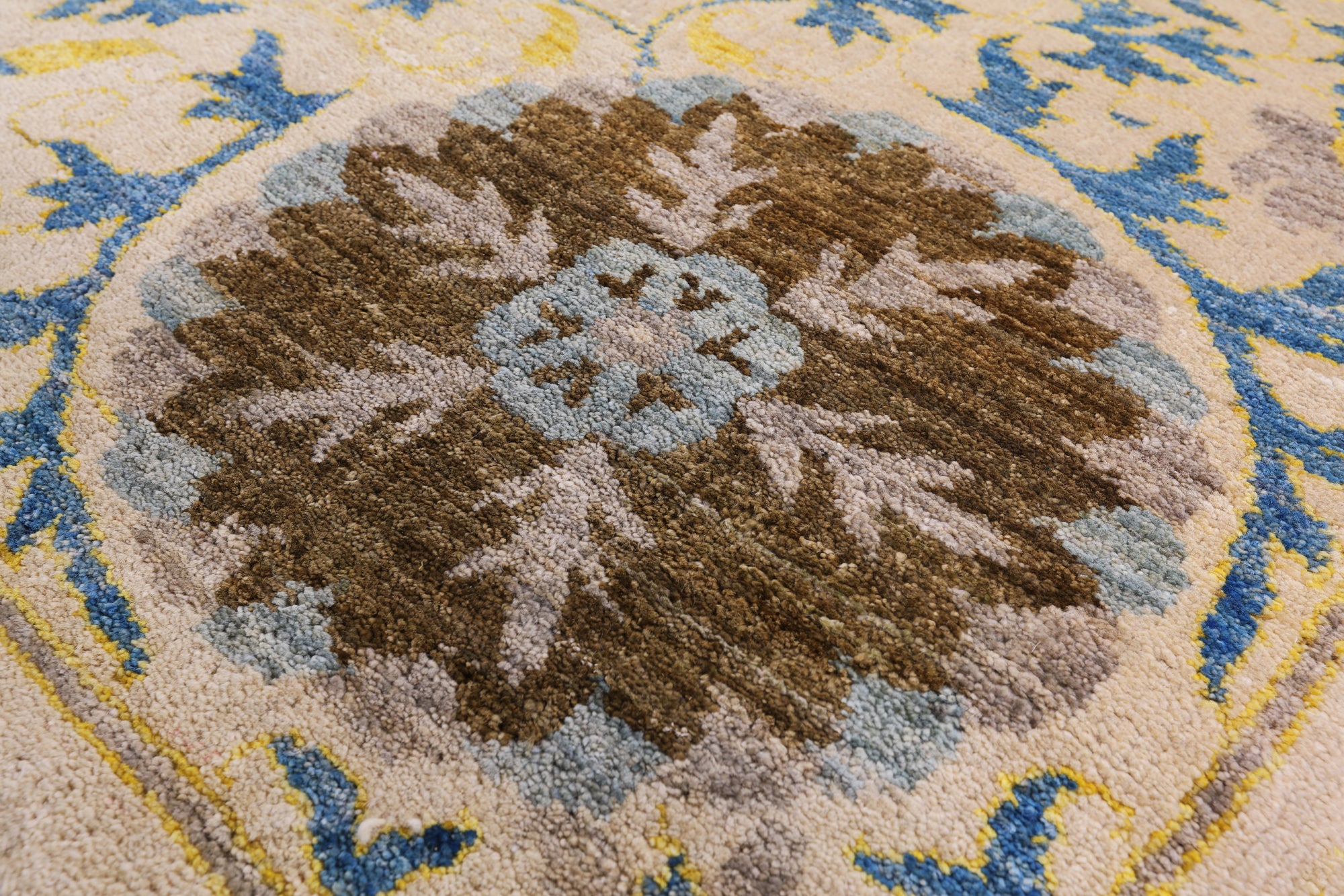 Ivory William Morris Hand Knotted Wool Rug - 6' 3" X 8' 5" - Golden Nile