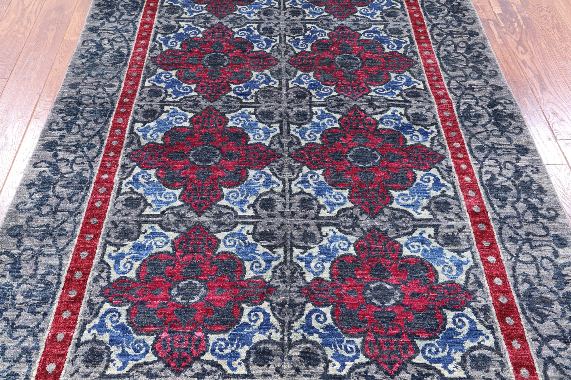 Grey William Morris Handmade Wool Rug - 5' 1" X 8' 1" - Golden Nile