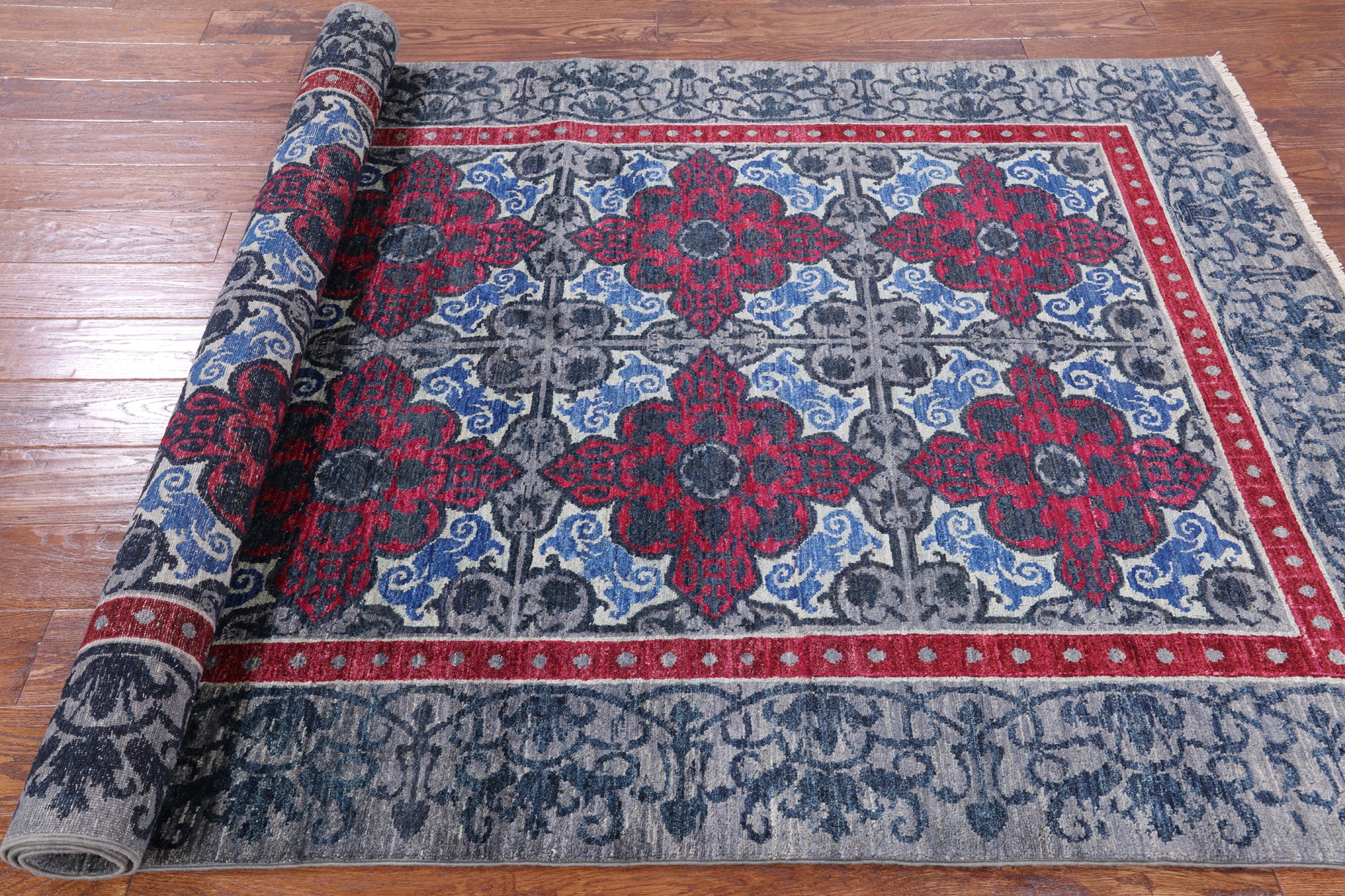 Grey William Morris Handmade Wool Rug - 5' 1" X 8' 1" - Golden Nile