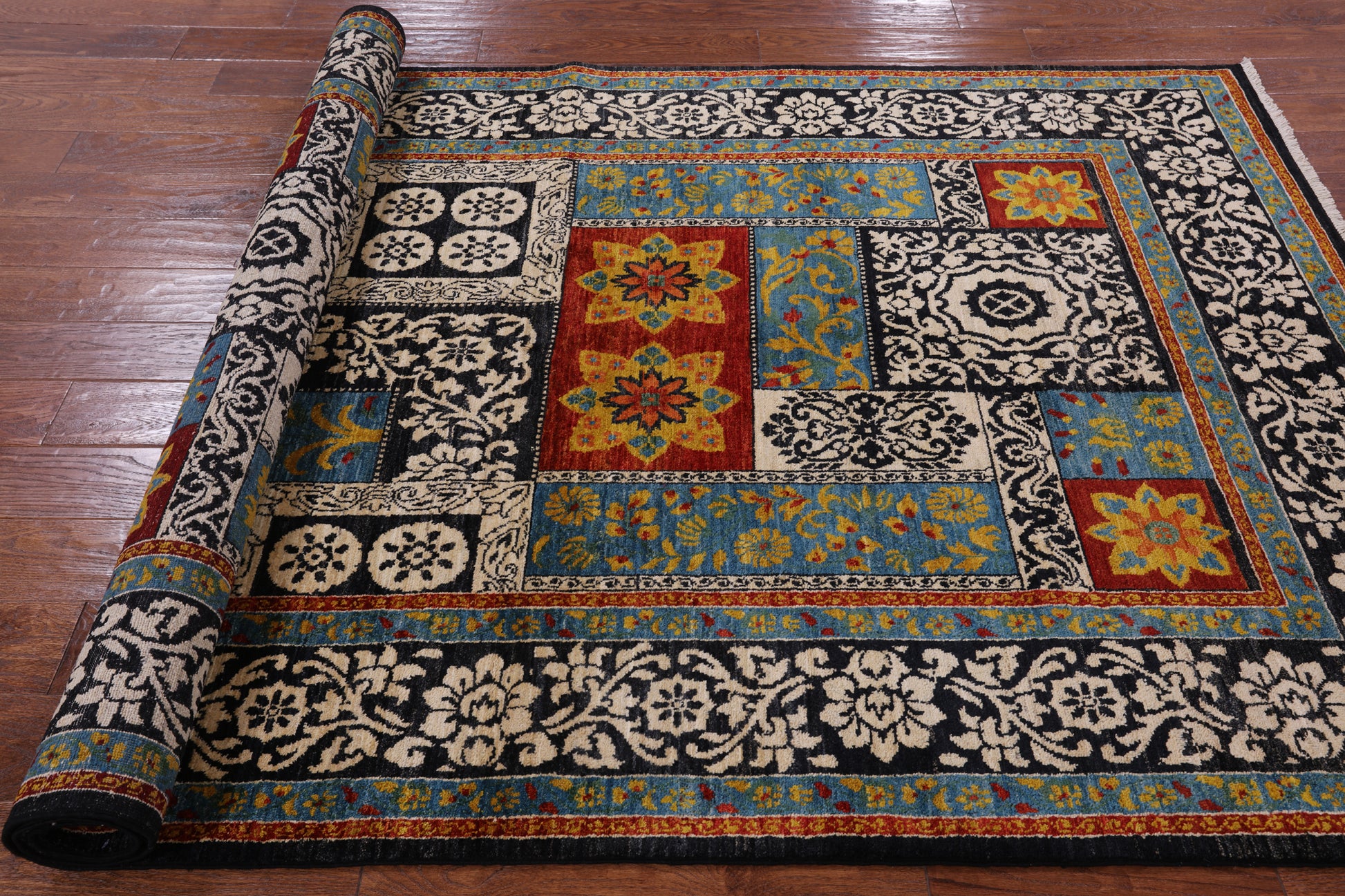 Black William Morris Handmade Wool Area Rug - 5' 3" X 7' 10" - Golden Nile