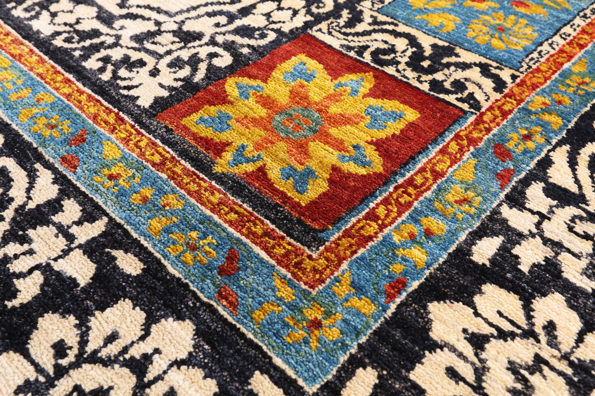 Black William Morris Handmade Wool Area Rug - 5' 3" X 7' 10" - Golden Nile