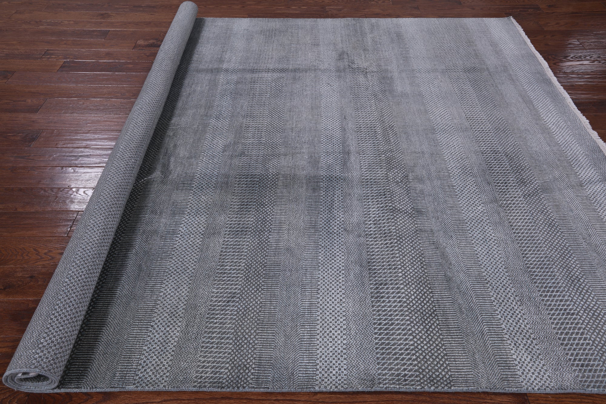 Grey Savannah Hand Knotted Wool & Silk Rug - 7' 9" X 10' 0" - Golden Nile