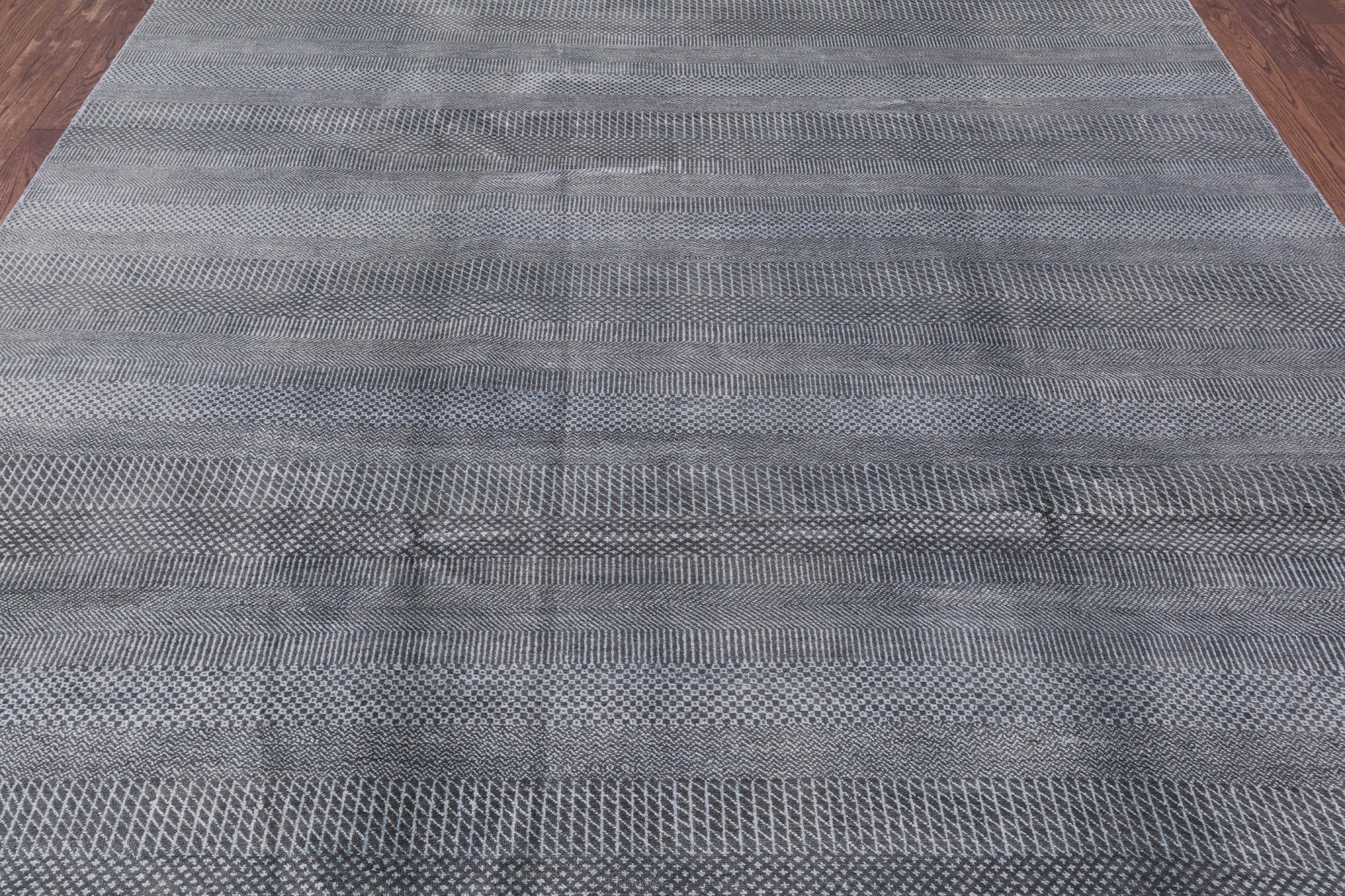 Grey Savannah Hand Knotted Wool & Silk Rug - 7' 9" X 10' 0" - Golden Nile