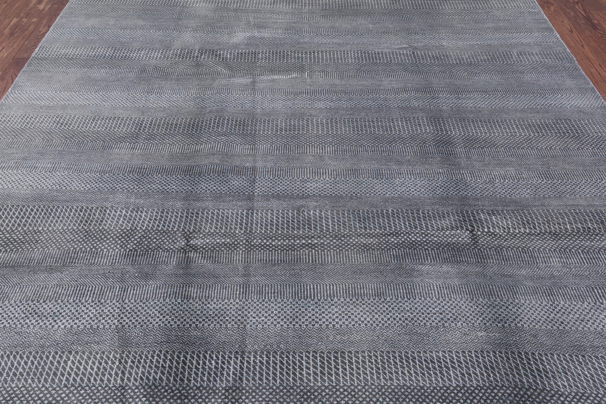 Grey Savannah Hand Knotted Wool & Silk Rug - 7' 9" X 10' 0" - Golden Nile